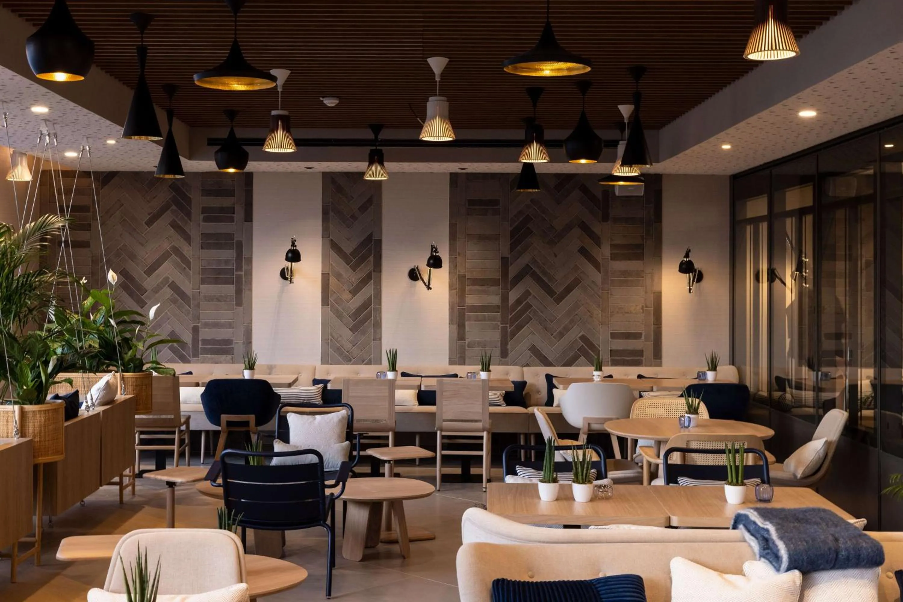 Restaurant/places to eat in Hilton Garden Inn Le Havre Centre