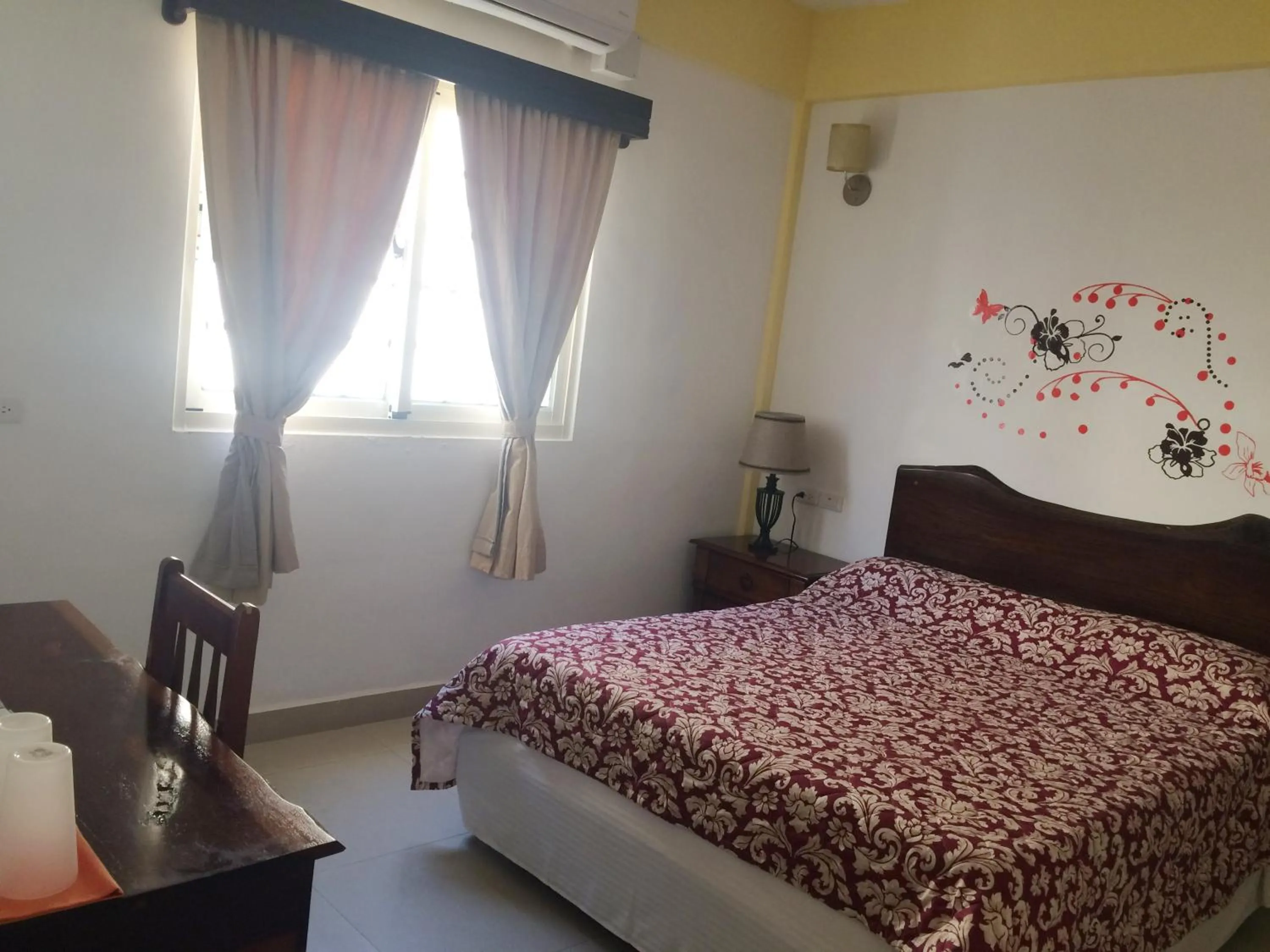 Bed in Easy Inn Hotel