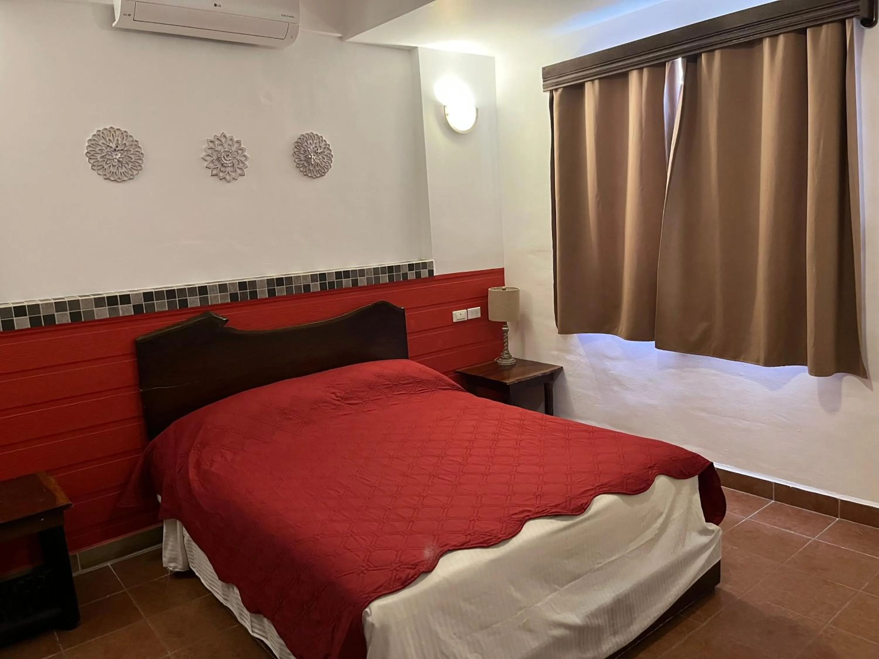 Bed in Easy Inn Hotel