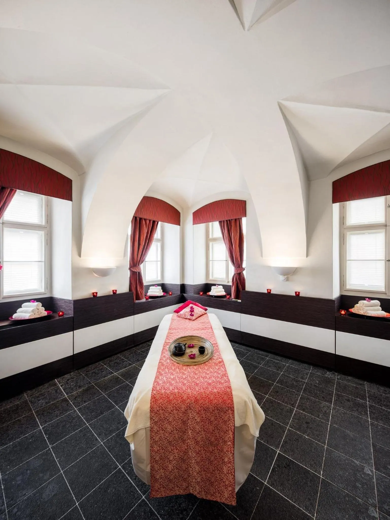 Spa and wellness centre/facilities, Bed in Mandarin Oriental, Prague