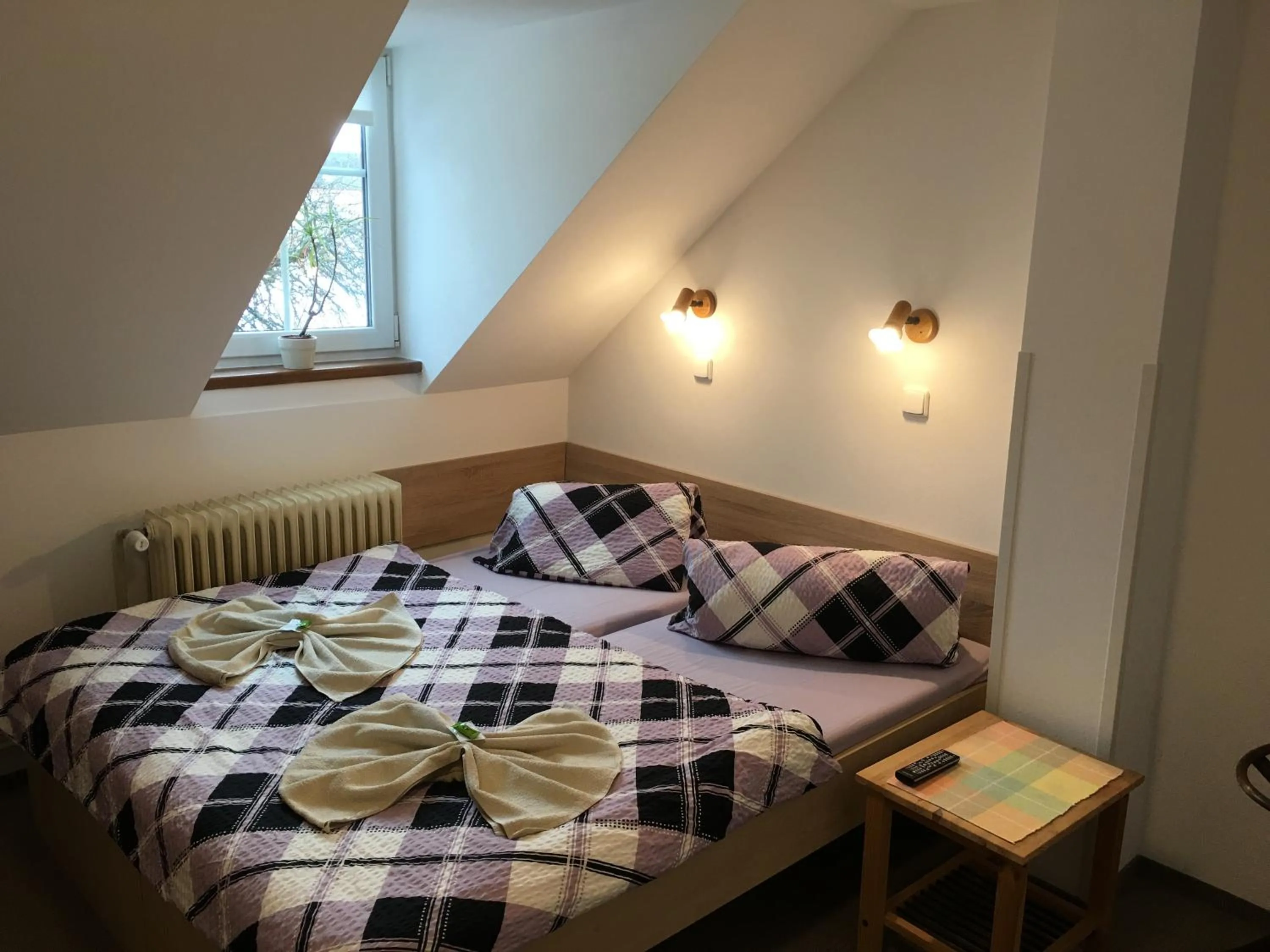Double or Twin Room with Private Bathroom - single occupancy in Penzion 103