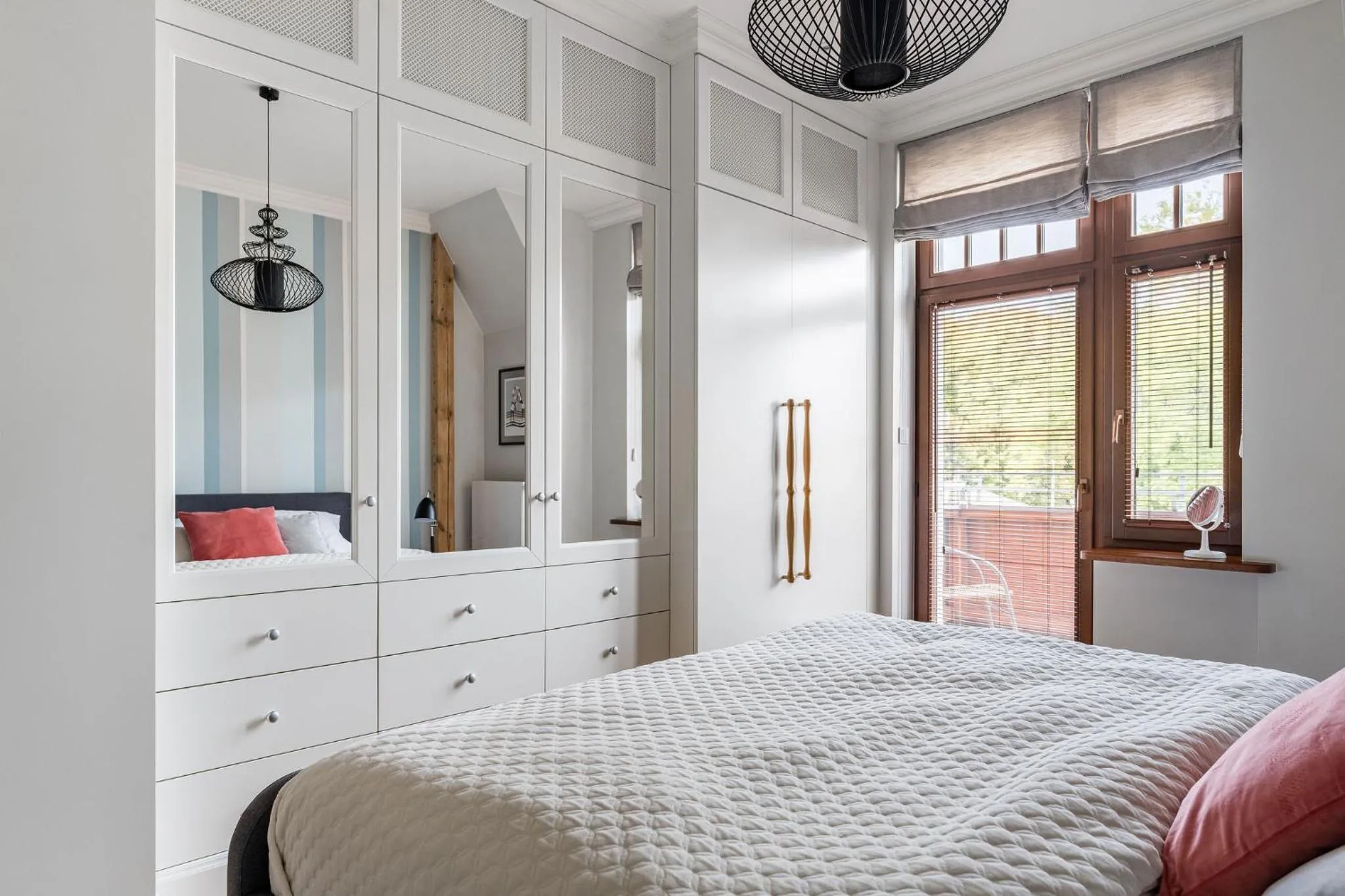 Bedroom, Bed in Sanhaus Apartments - FANTAZJA - Apartament z dwoma balkonami - 100 m2