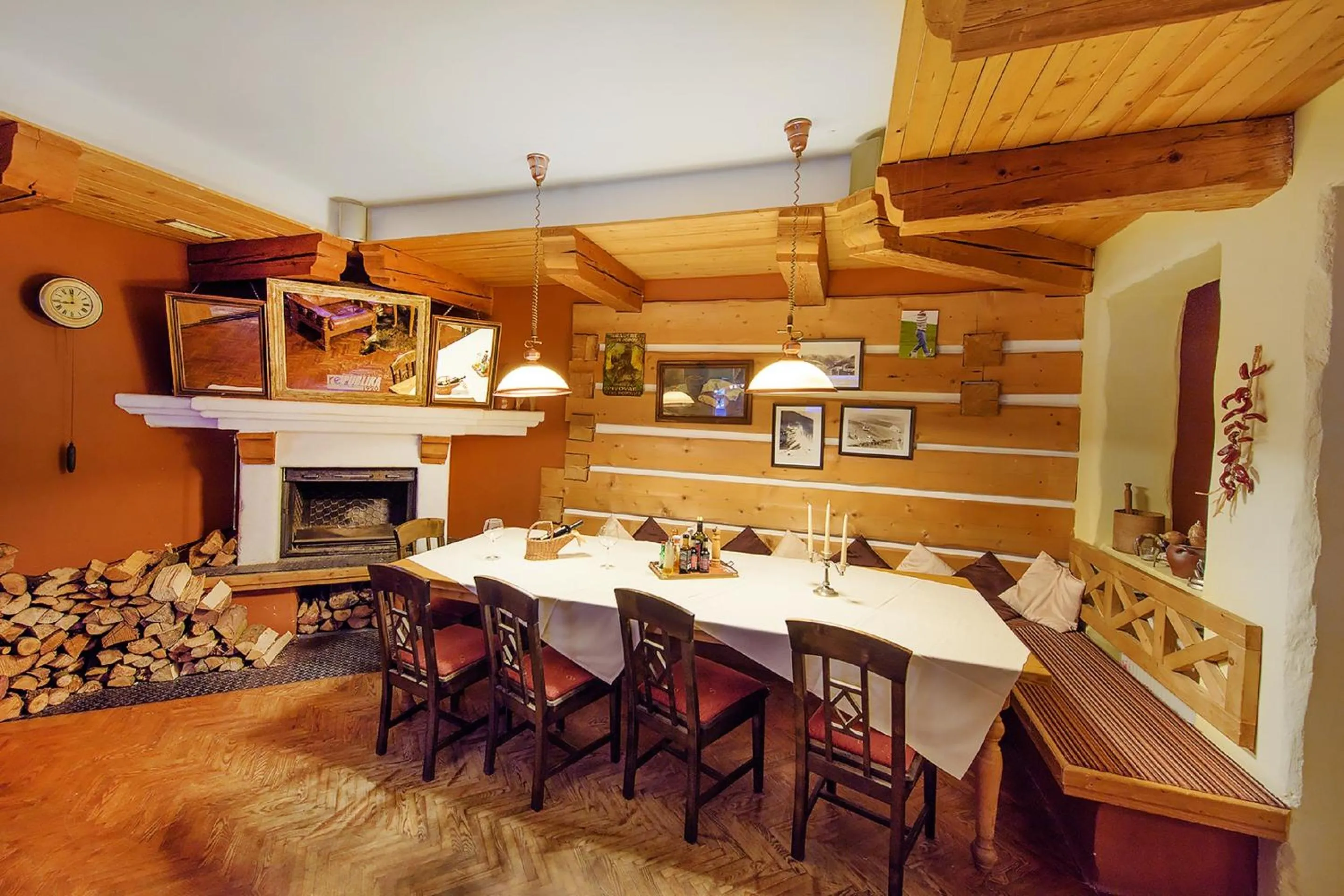 Restaurant/places to eat in Alpský Hotel