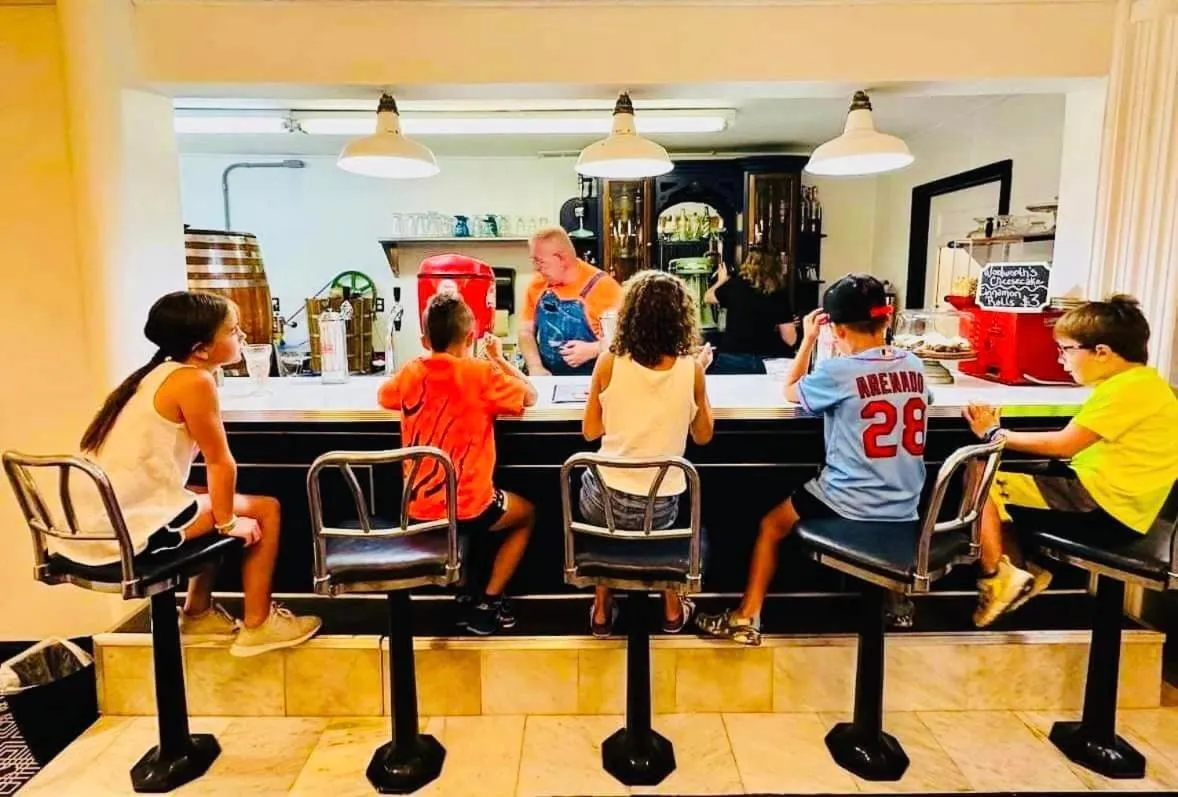 Restaurant/places to eat in EC Reed's Mercantile and Hotel