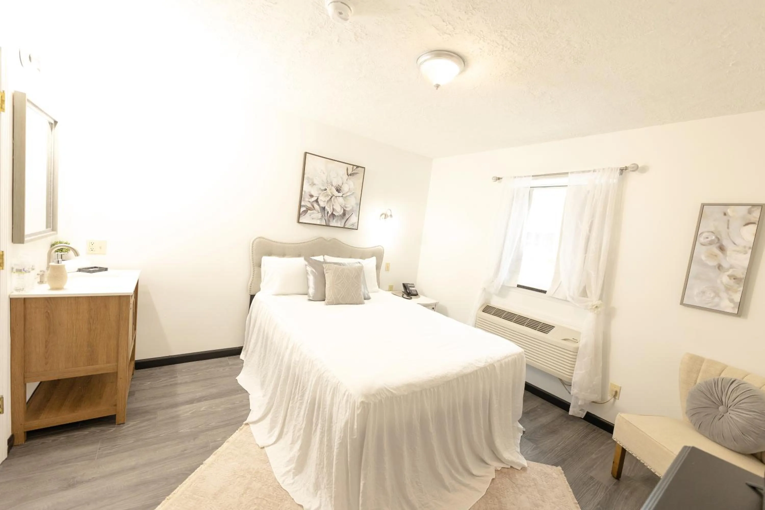 Bedroom, Bed in EC Reed's Mercantile and Hotel