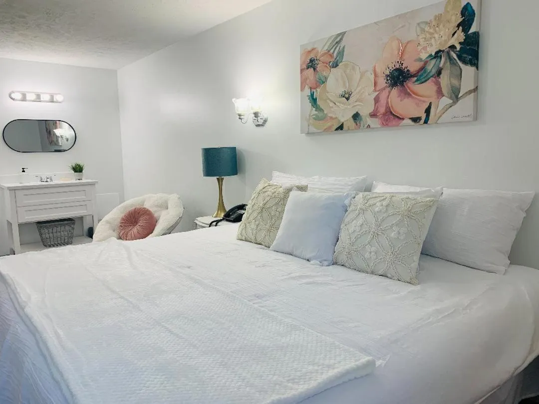 Bedroom, Bed in EC Reed's Mercantile and Hotel