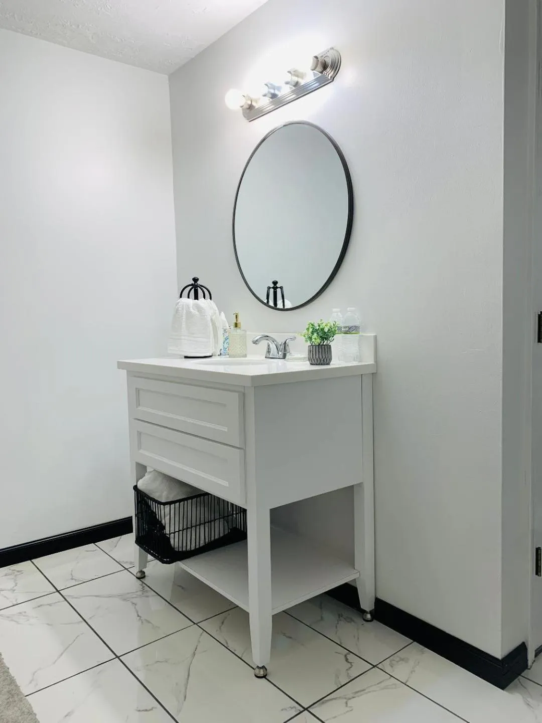 Bathroom in EC Reed's Mercantile and Hotel