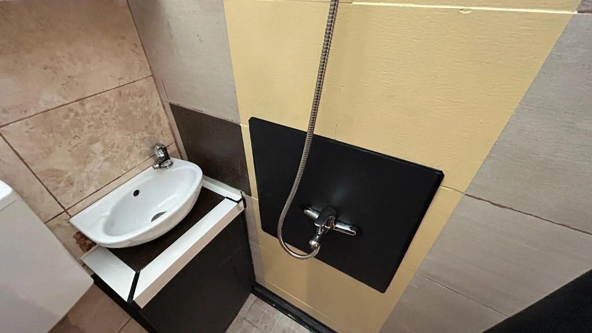 Shower in Central Accommodation budget by HR