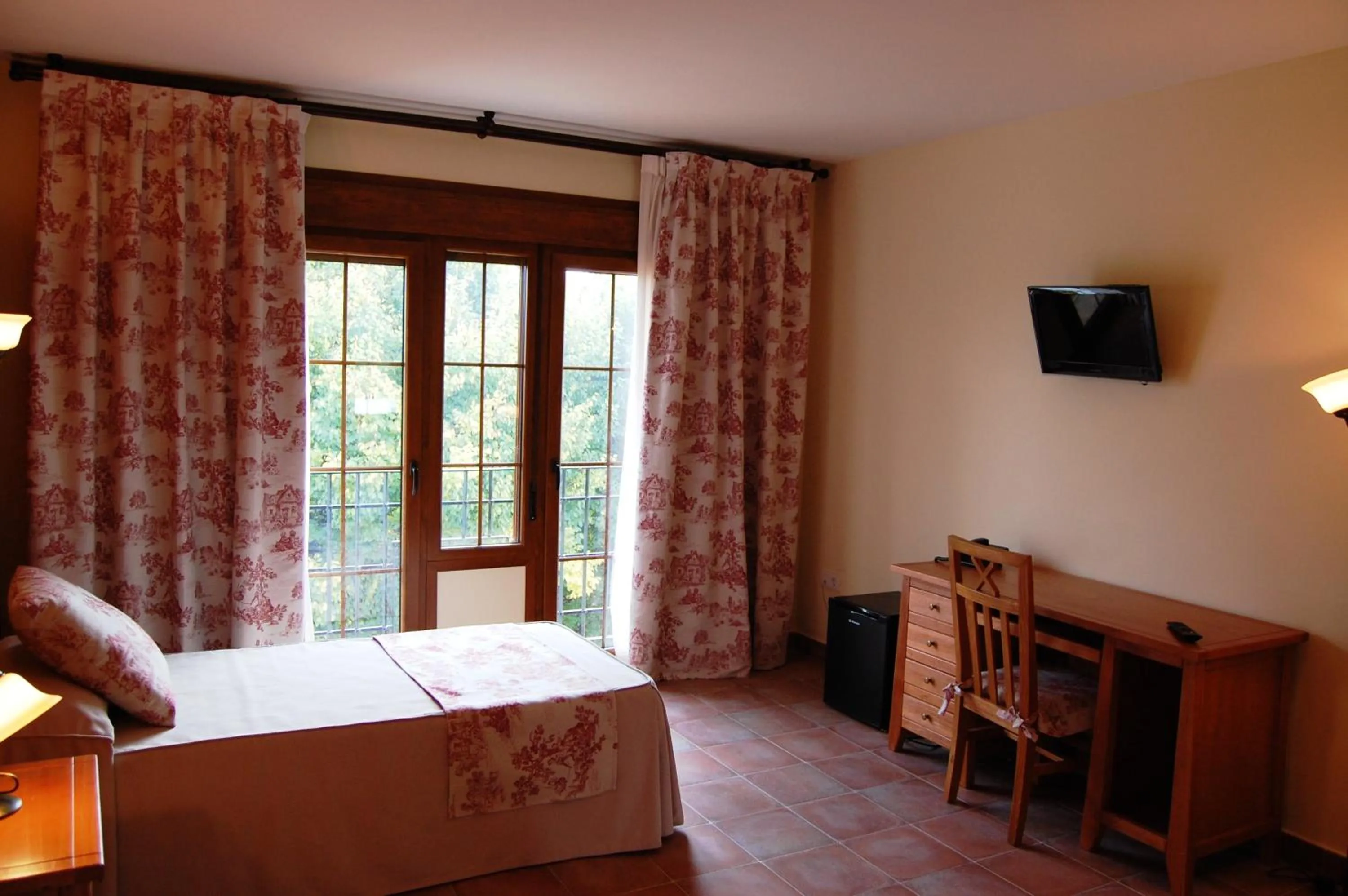 Photo of the whole room, Bed in Hotel El Cortijo de Daimiel