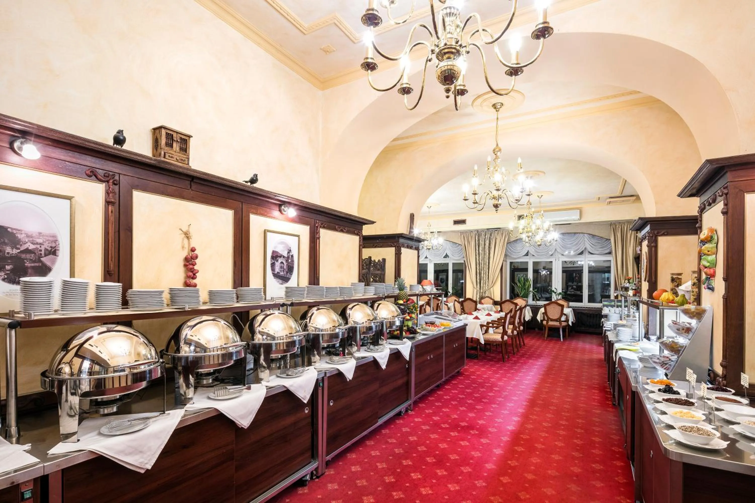 Restaurant/places to eat in Interhotel Central