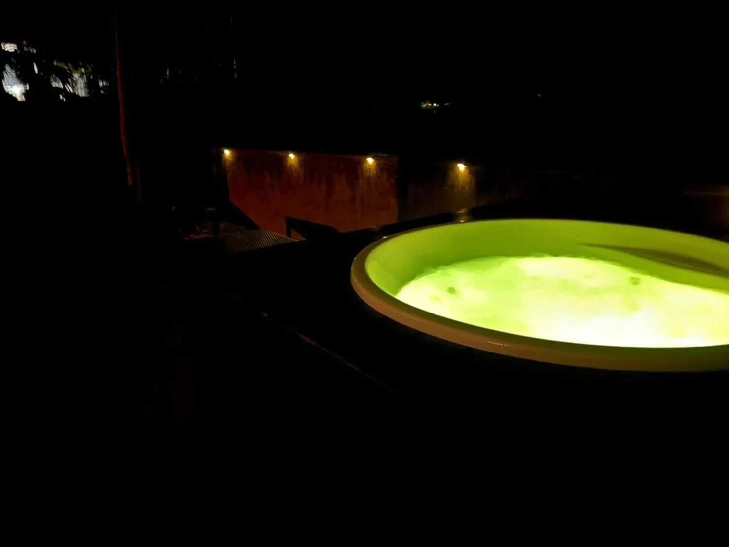 Hot Tub in Pine House in Ginoza