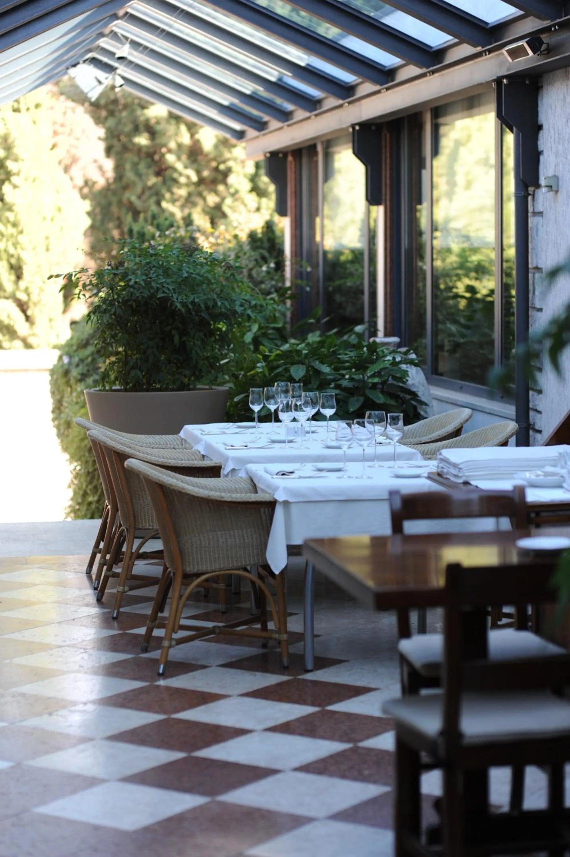 Restaurant/places to eat in Hotel Milan