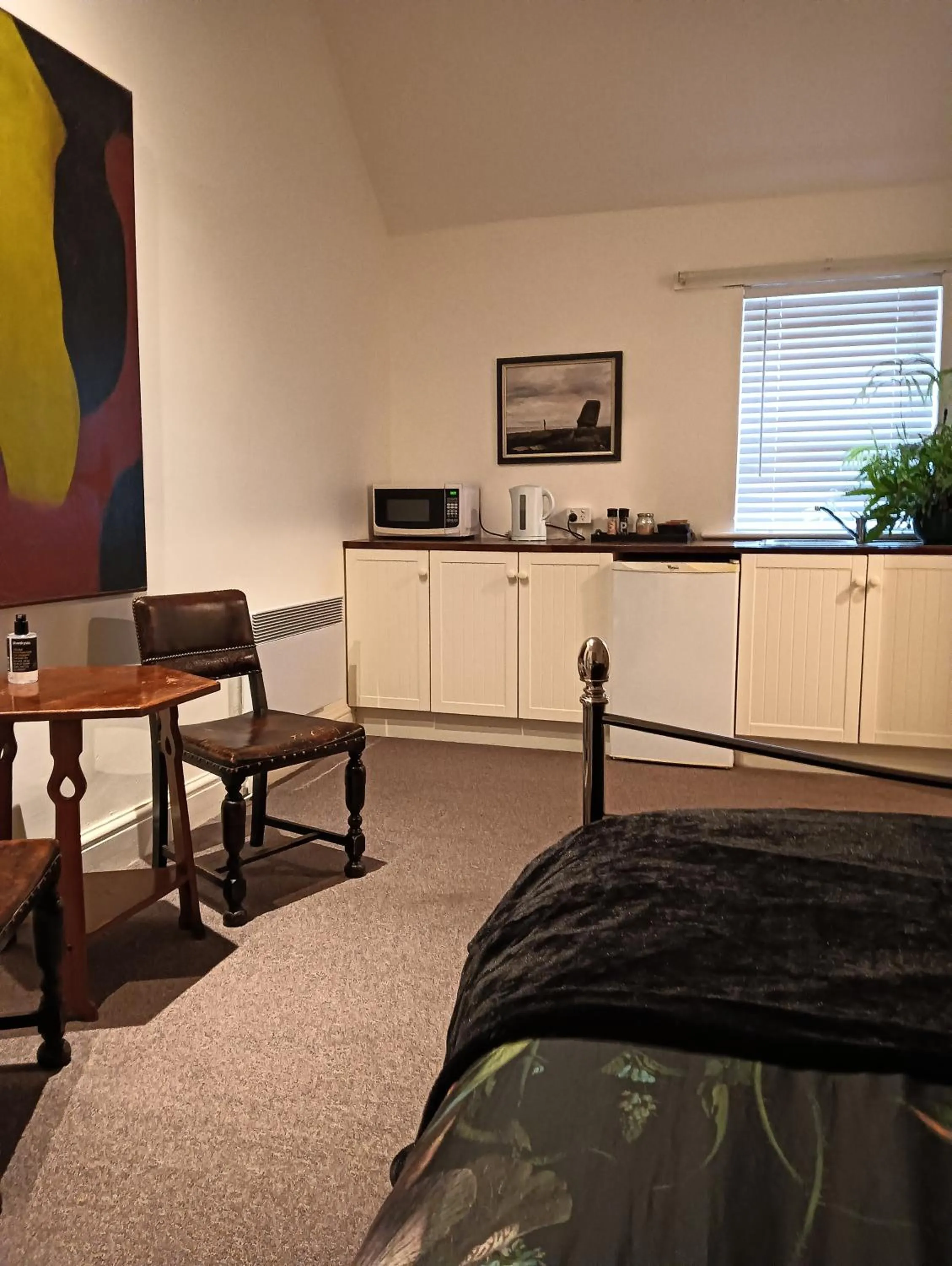 Kitchen or kitchenette in Old Colony Inn