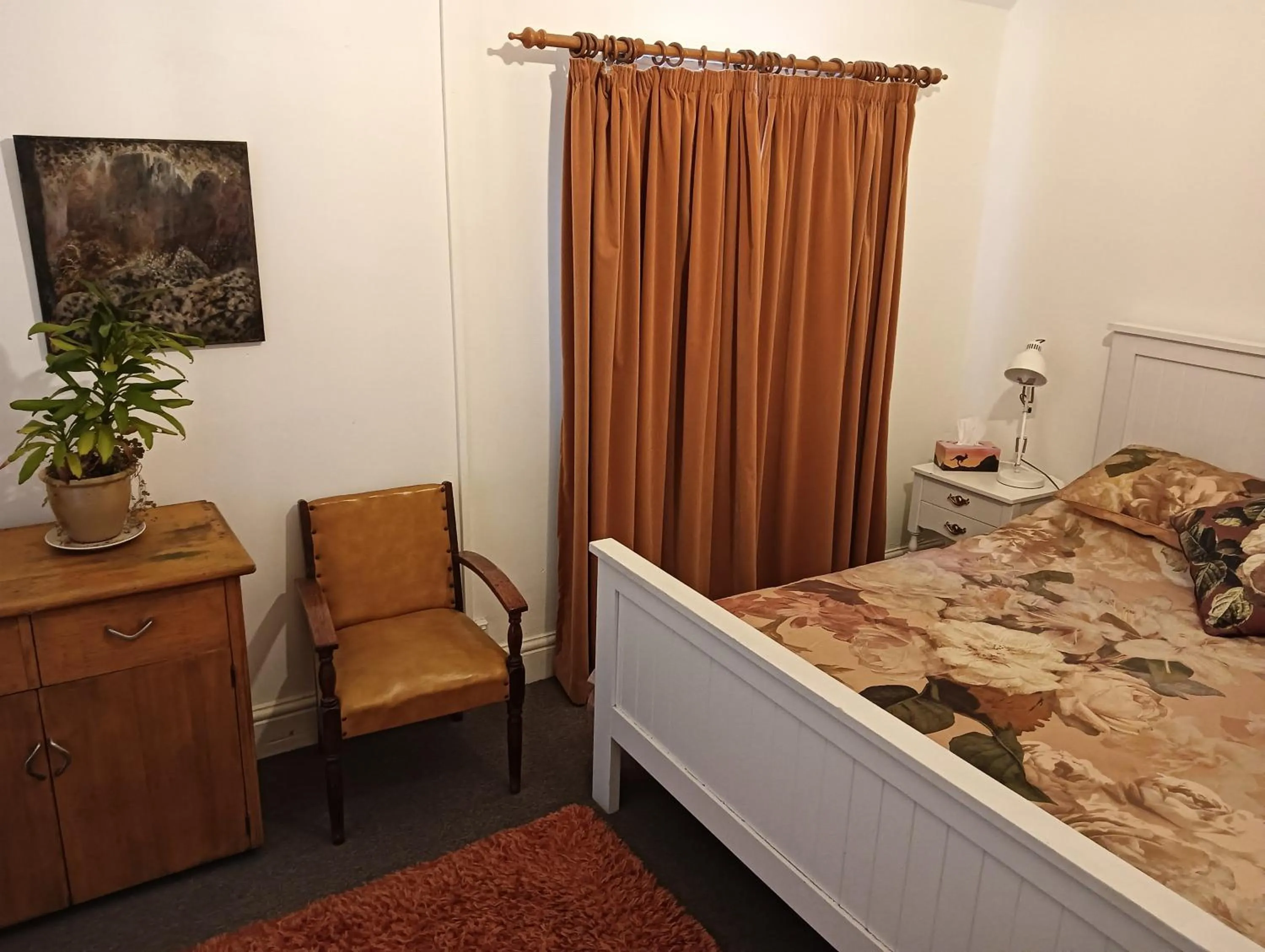 Bed in Old Colony Inn