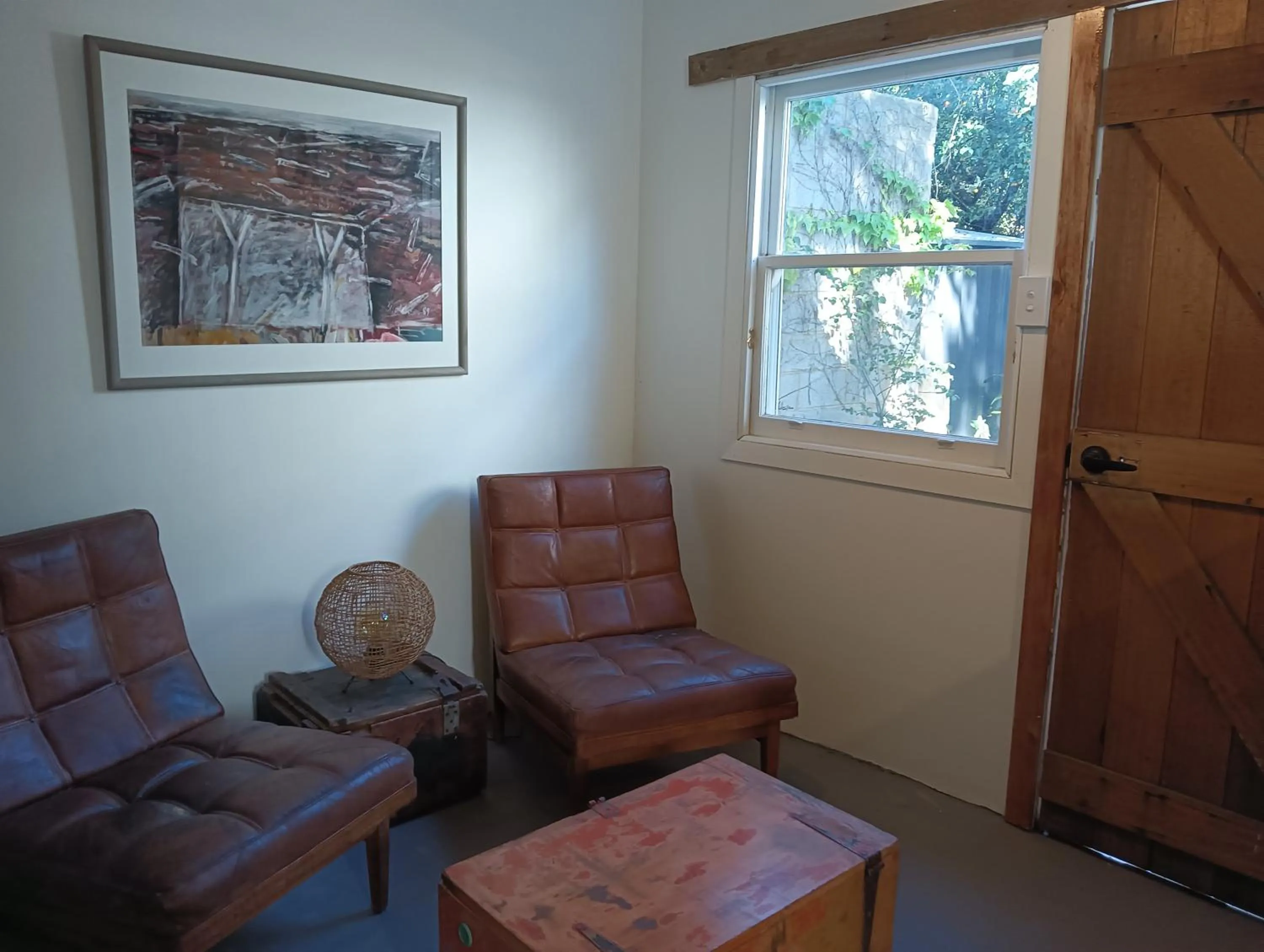 Living room in Old Colony Inn