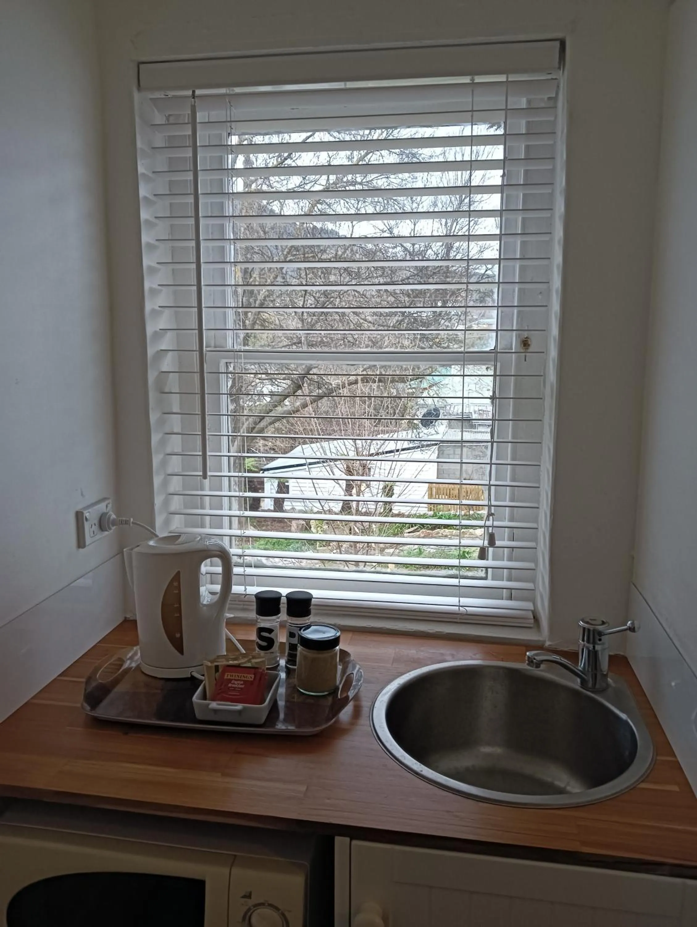 Kitchen or kitchenette in Old Colony Inn