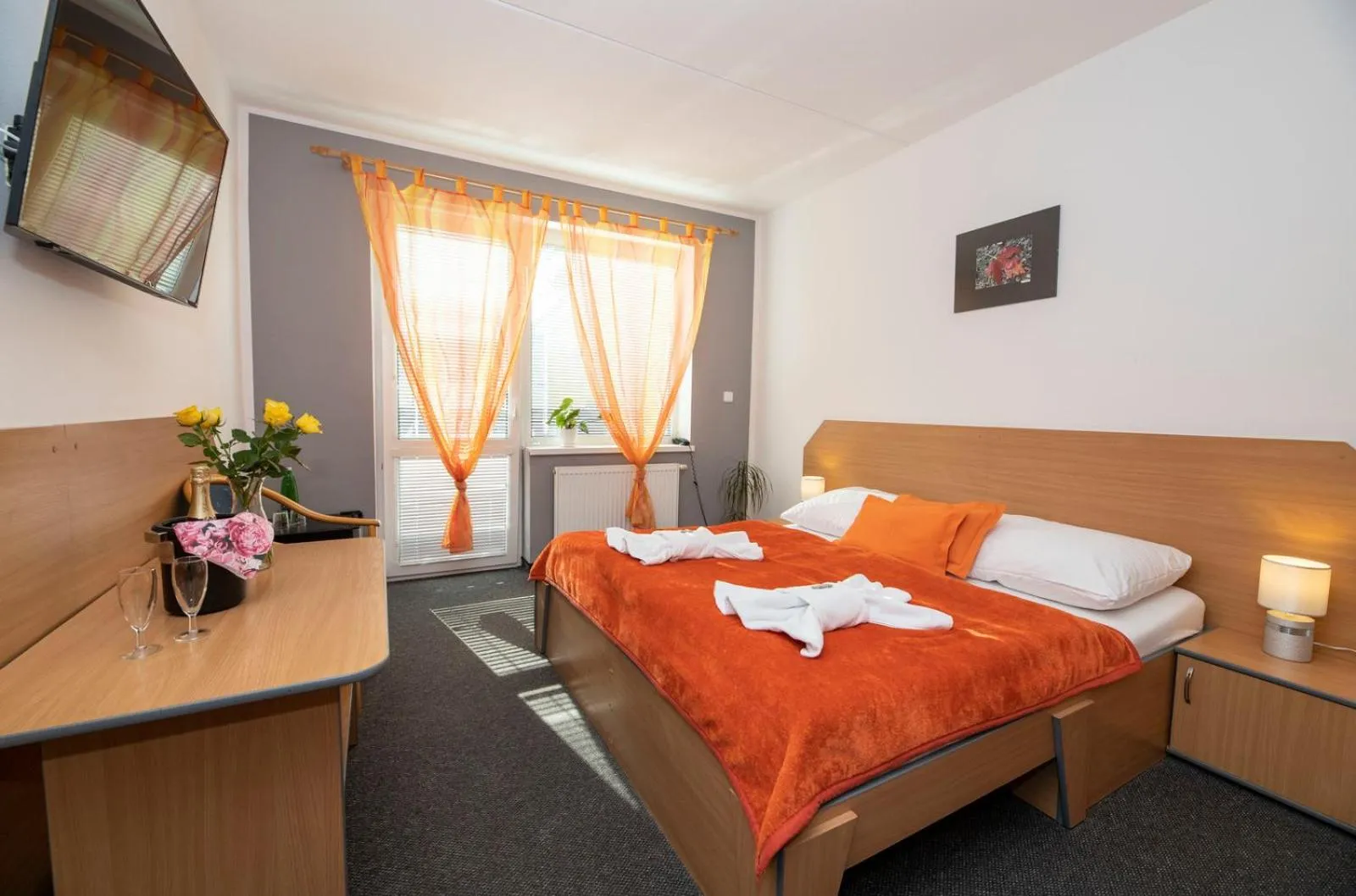 Property building, Bed in Hotel Bohemia