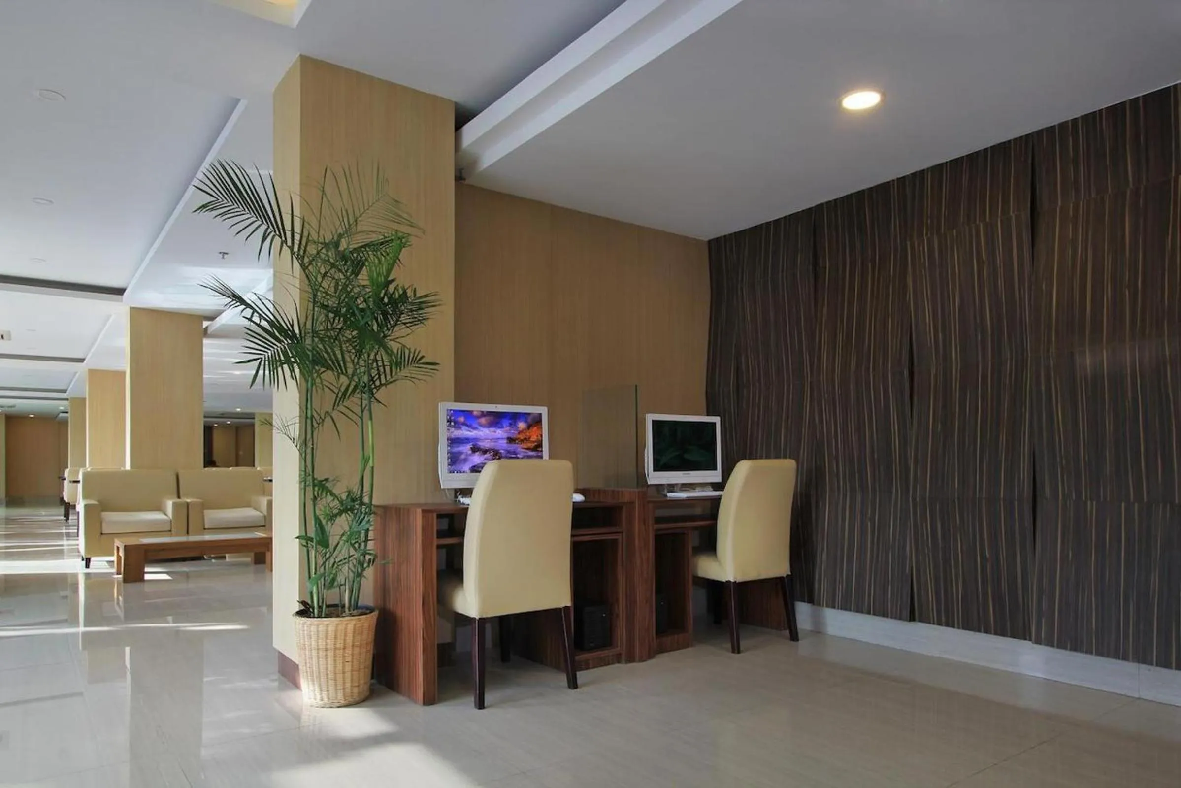 Business facilities in Mars City Hotel