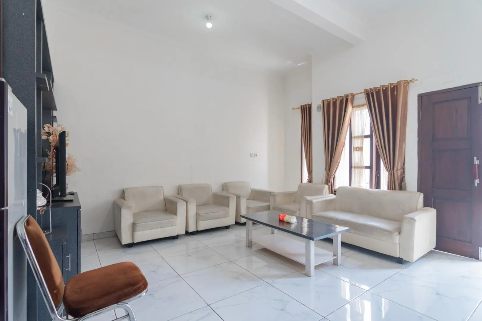 Living room in Small Homestay Syariah Sikembar Ciwidey Mitra RedDoorz