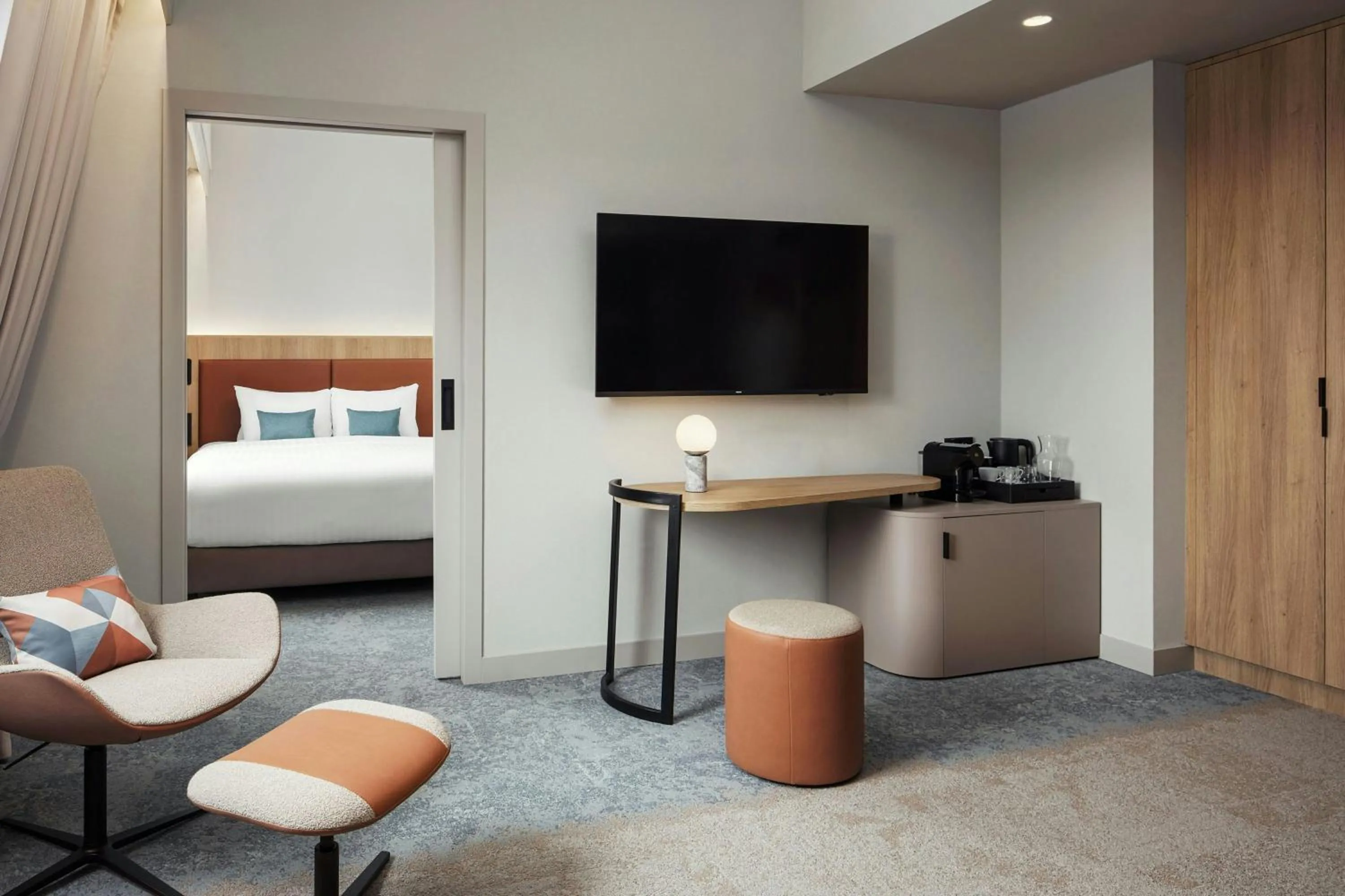 Living room, Bed in Courtyard by Marriott Pilsen