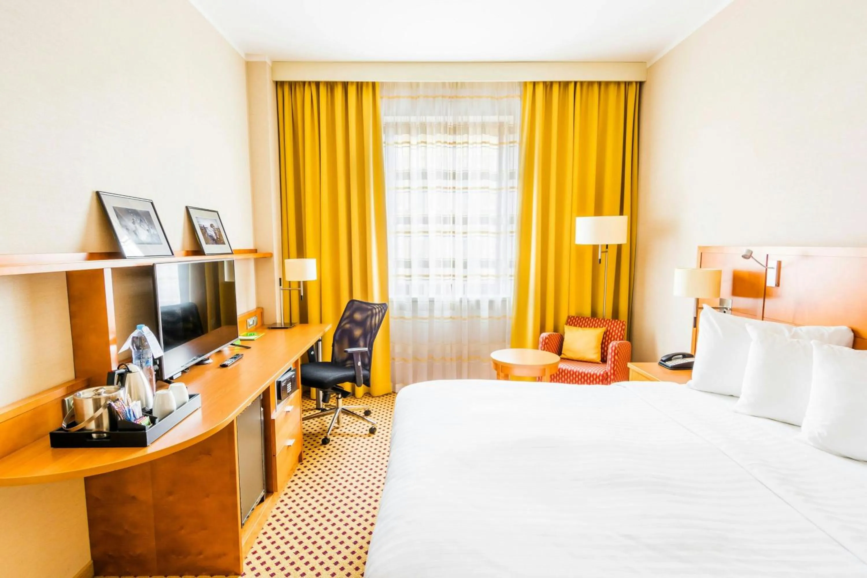 Photo of the whole room, Bed in Courtyard by Marriott Pilsen