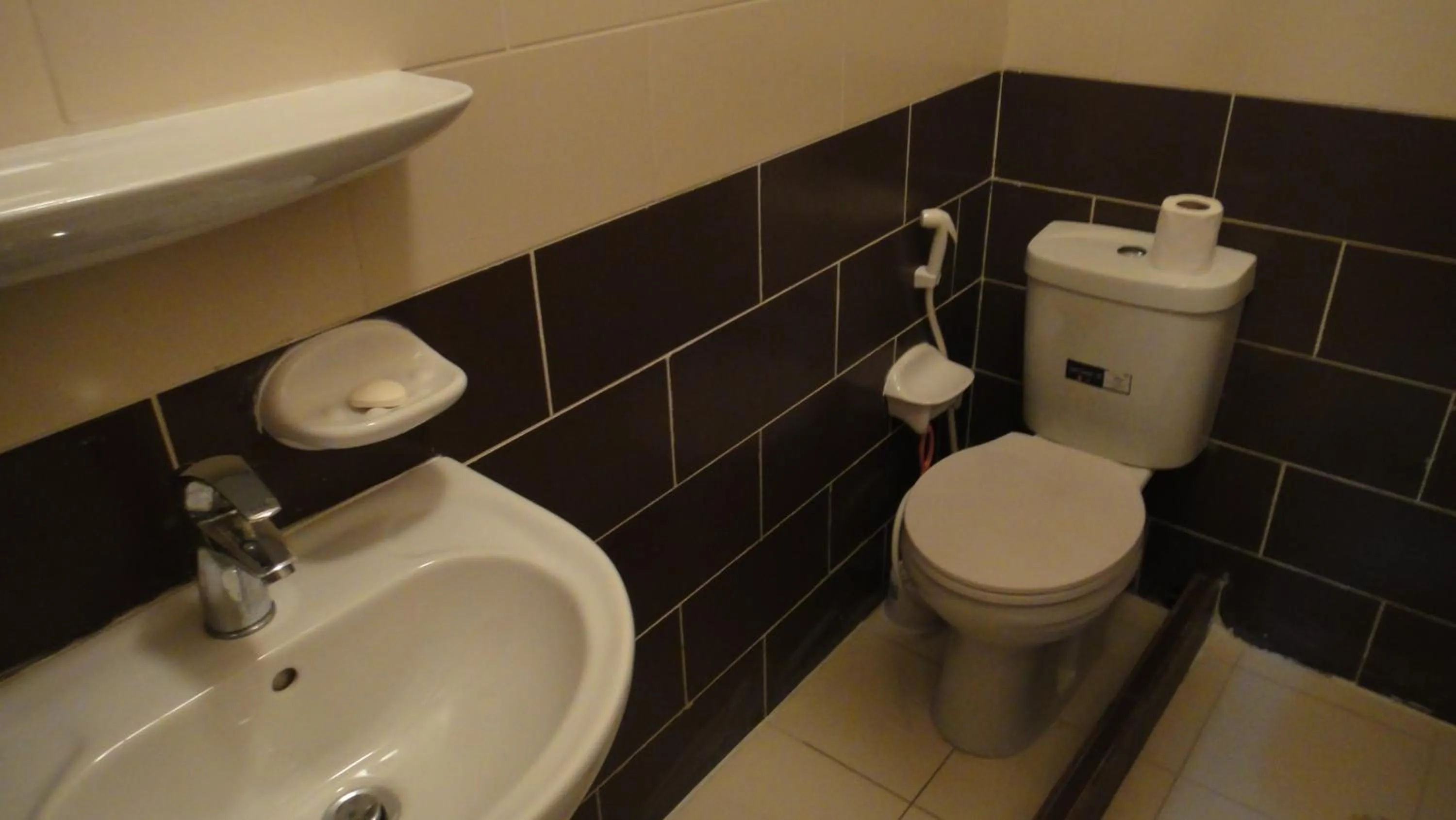 Shower in Baraka Al Aqaba Hotel Suites