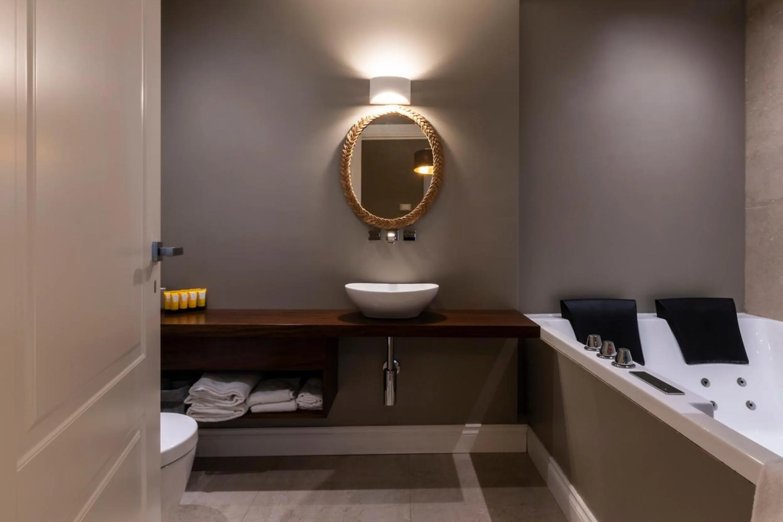 Bathroom in Heart Milan Apartments Sforza Duomo