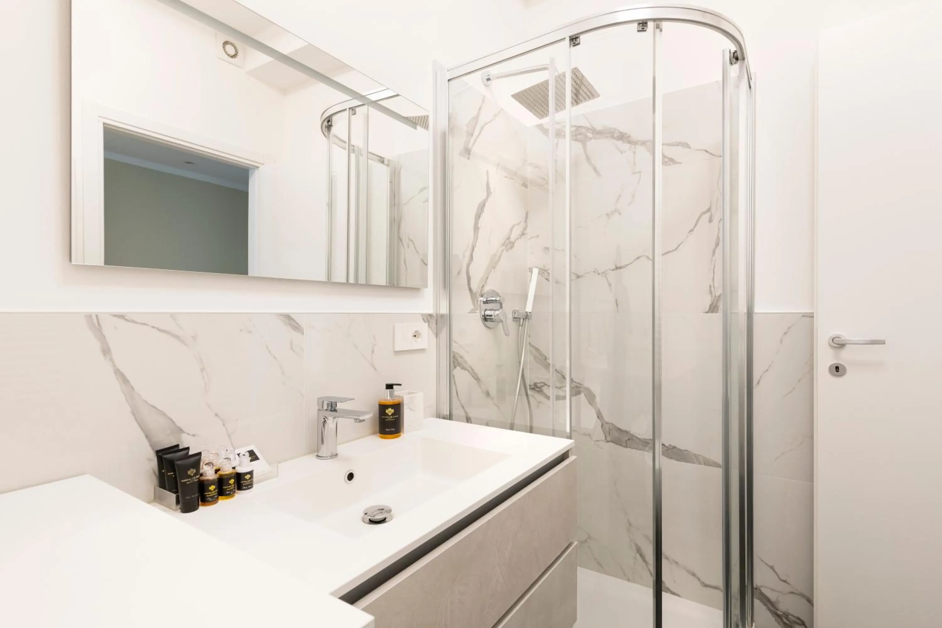 Shower in Heart Milan Apartments Sforza Duomo
