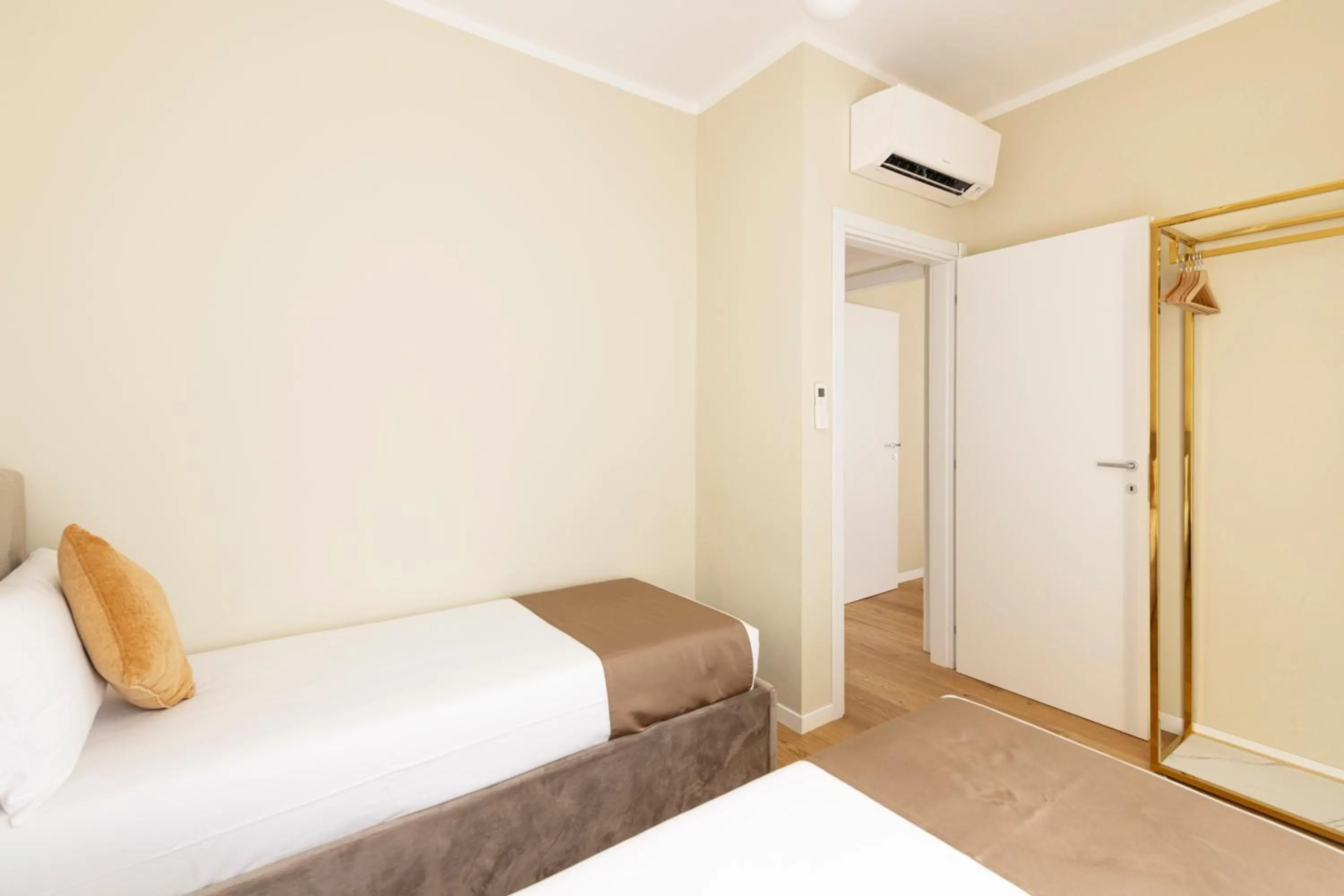 air conditioner, Bed in Heart Milan Apartments Sforza Duomo