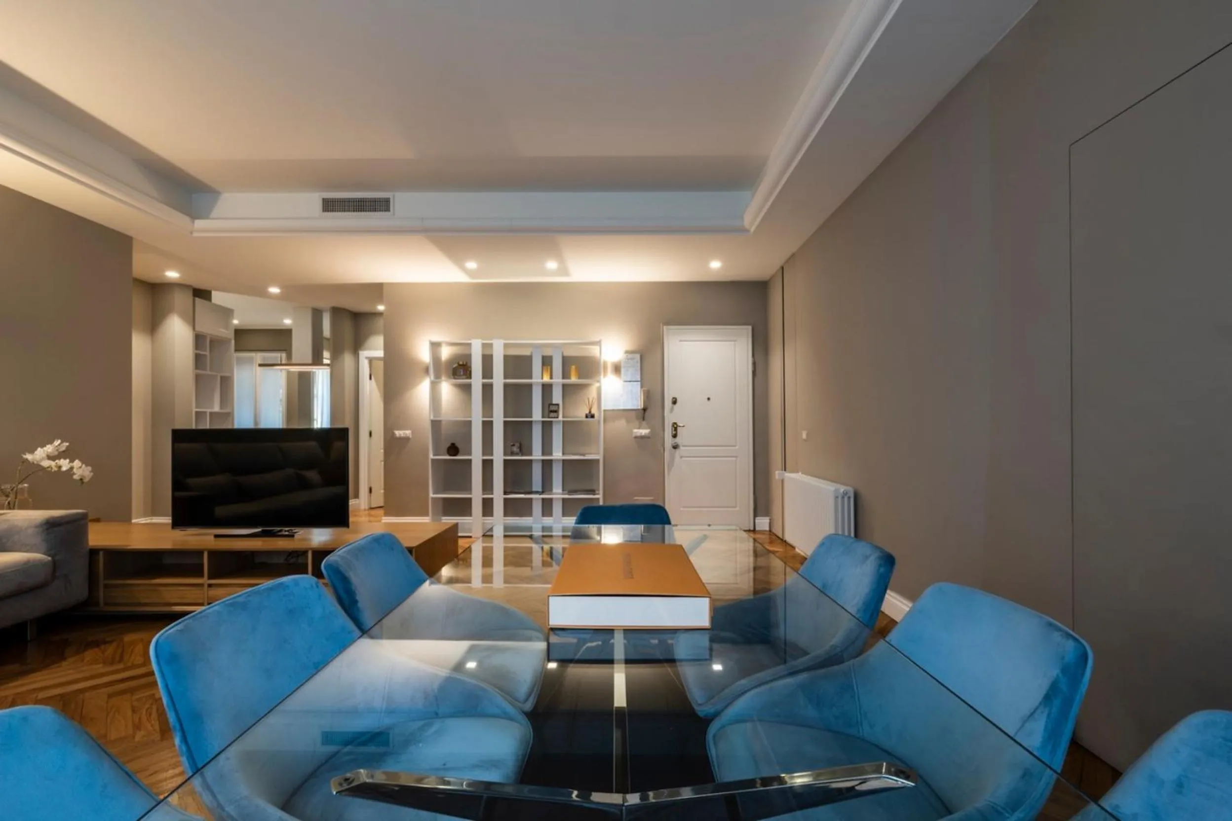 TV and multimedia in Heart Milan Apartments Sforza Duomo