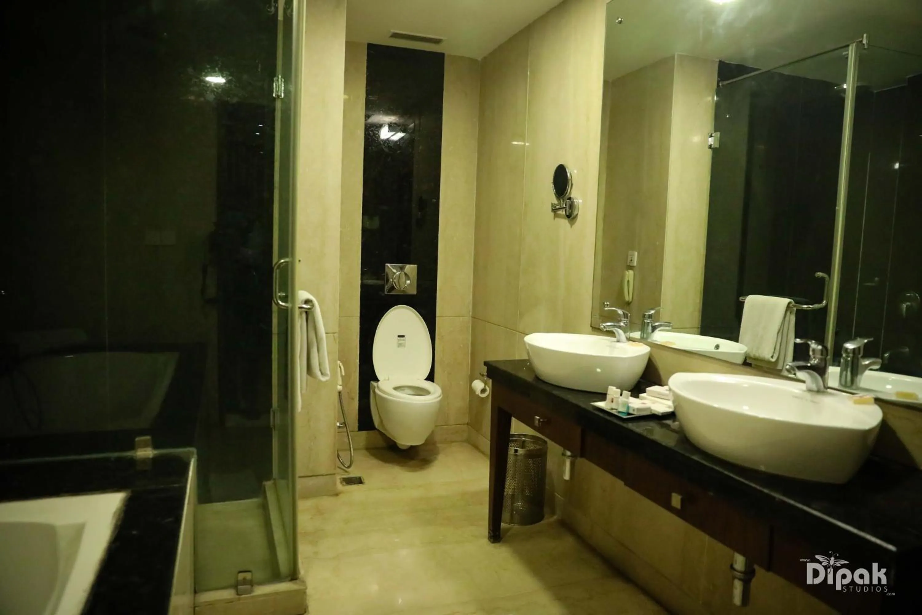 Bathroom in Hotel DS Clarks Inn Gurgaon