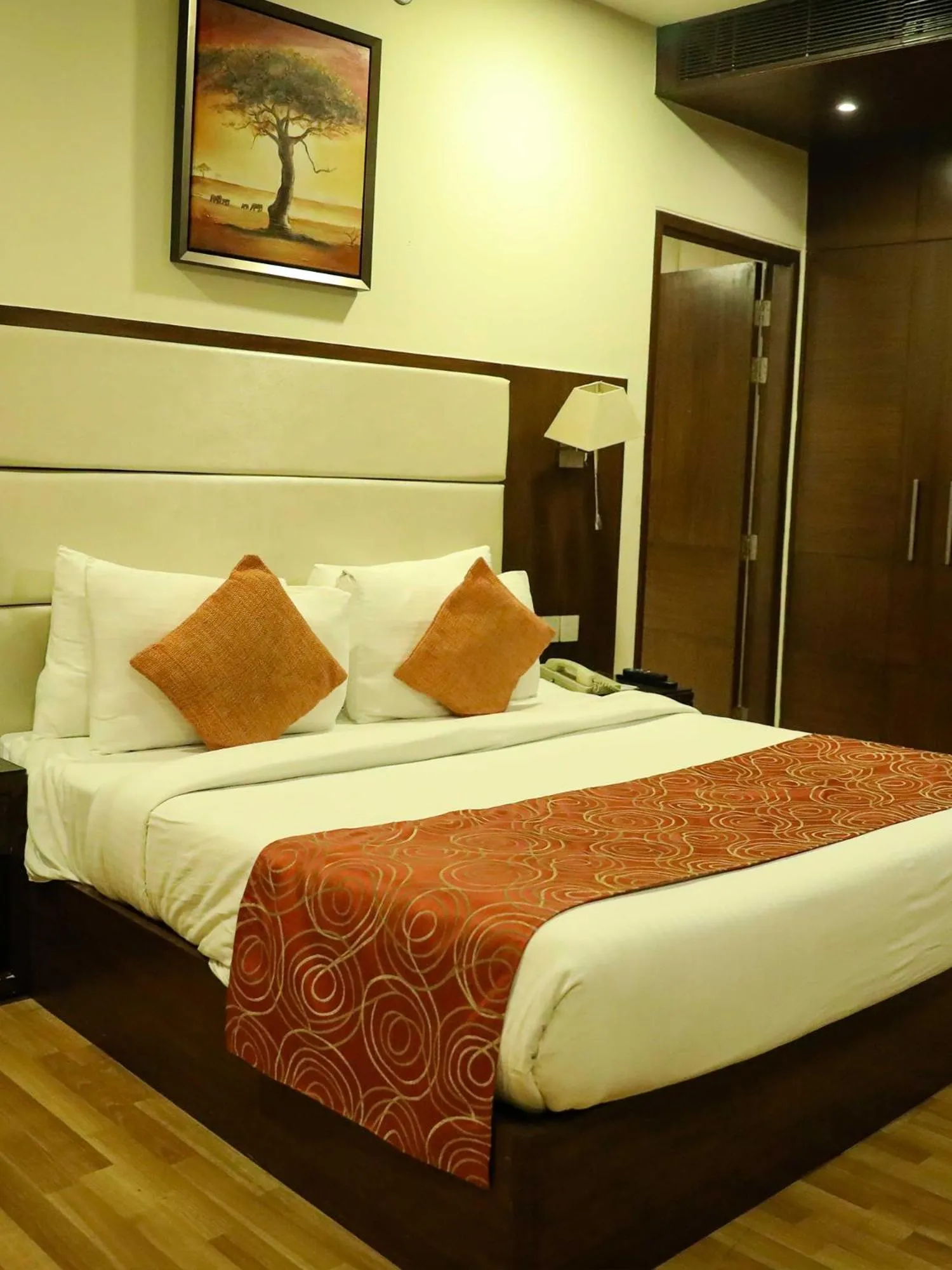 Bed in Hotel DS Clarks Inn Gurgaon