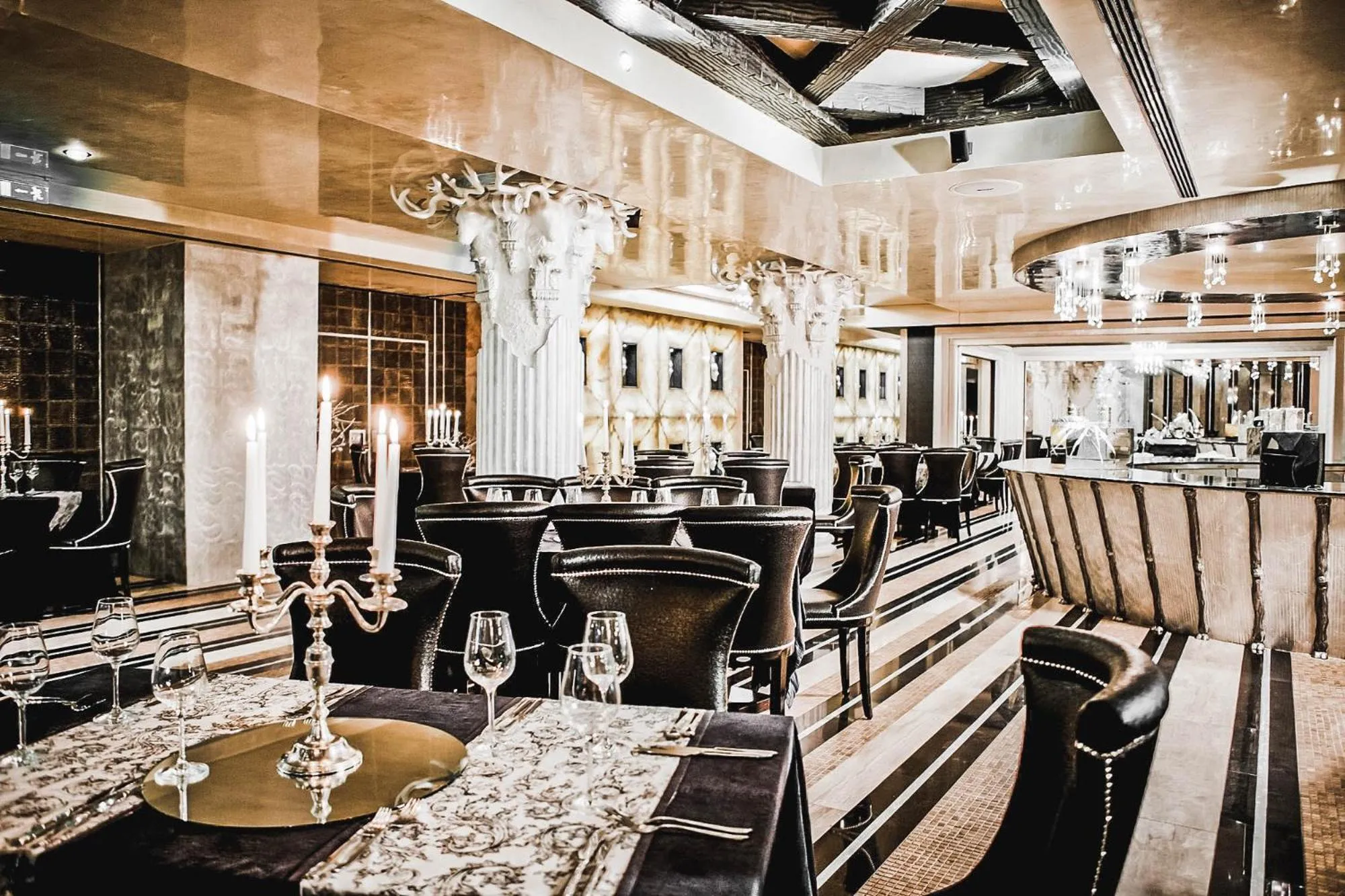 Restaurant/places to eat in Villas Elenite Premium