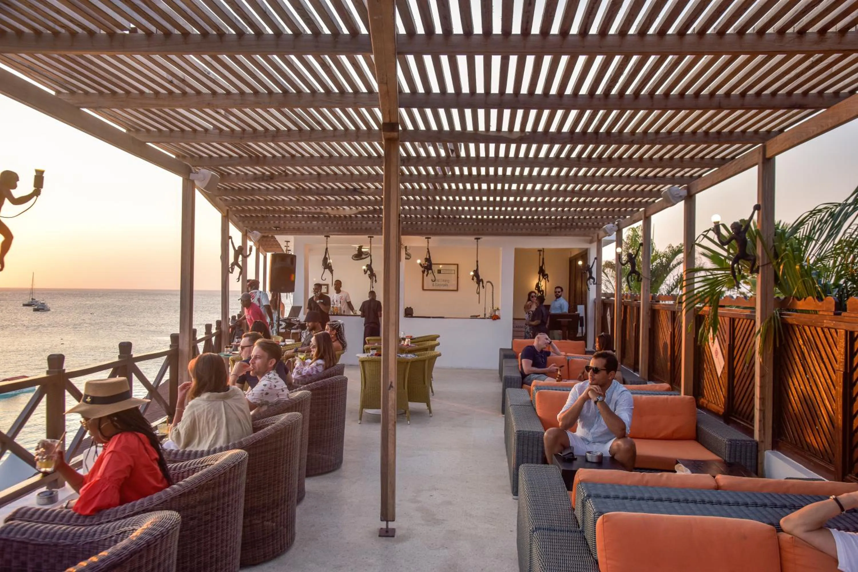 Restaurant/places to eat in Z Hotel & Z2 Hotel