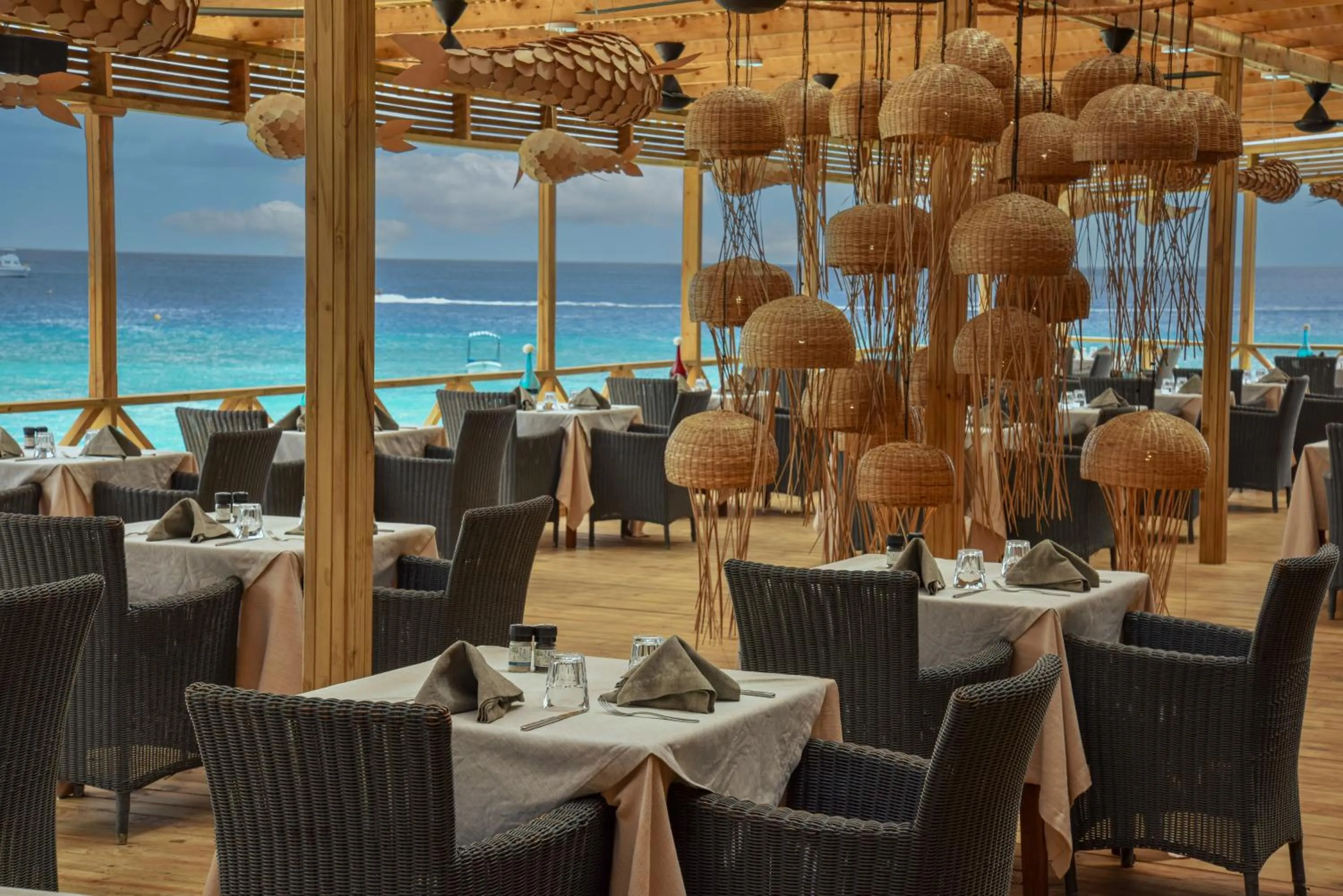 Restaurant/places to eat in Z Hotel & Z2 Hotel