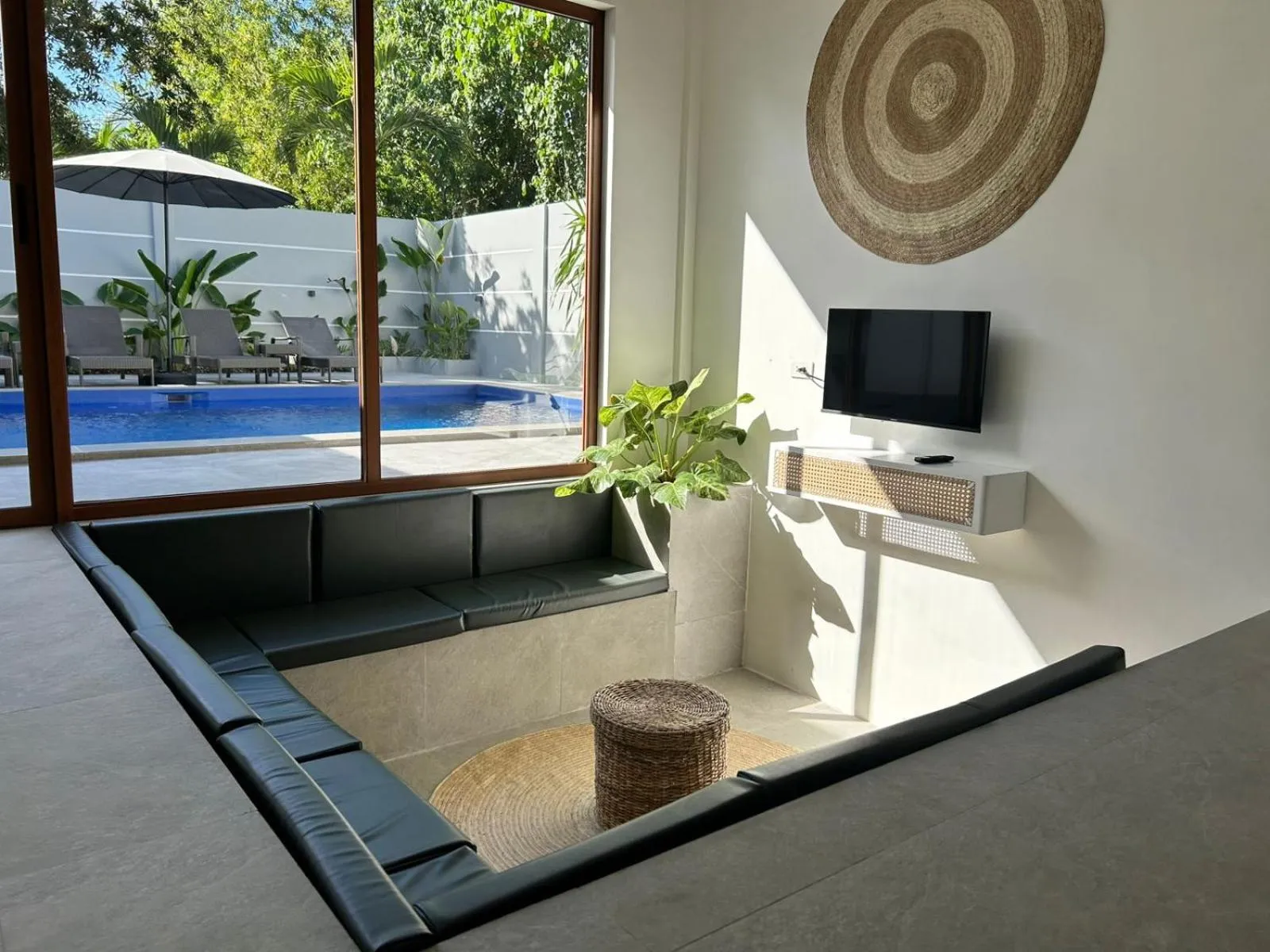 Communal lounge/ TV room in Pineale Villas, Resort and Spa