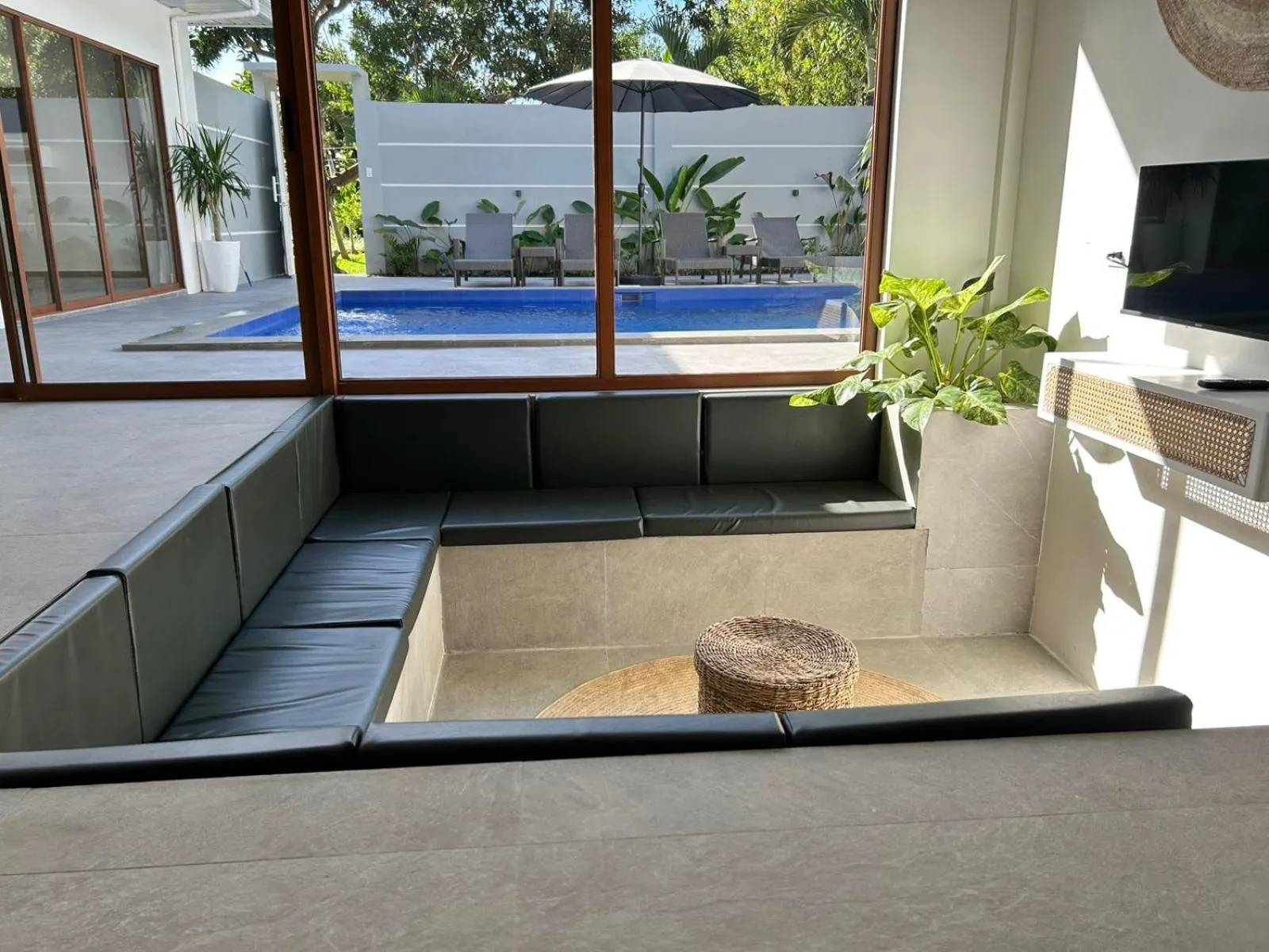 Communal lounge/ TV room in Pineale Villas, Resort and Spa