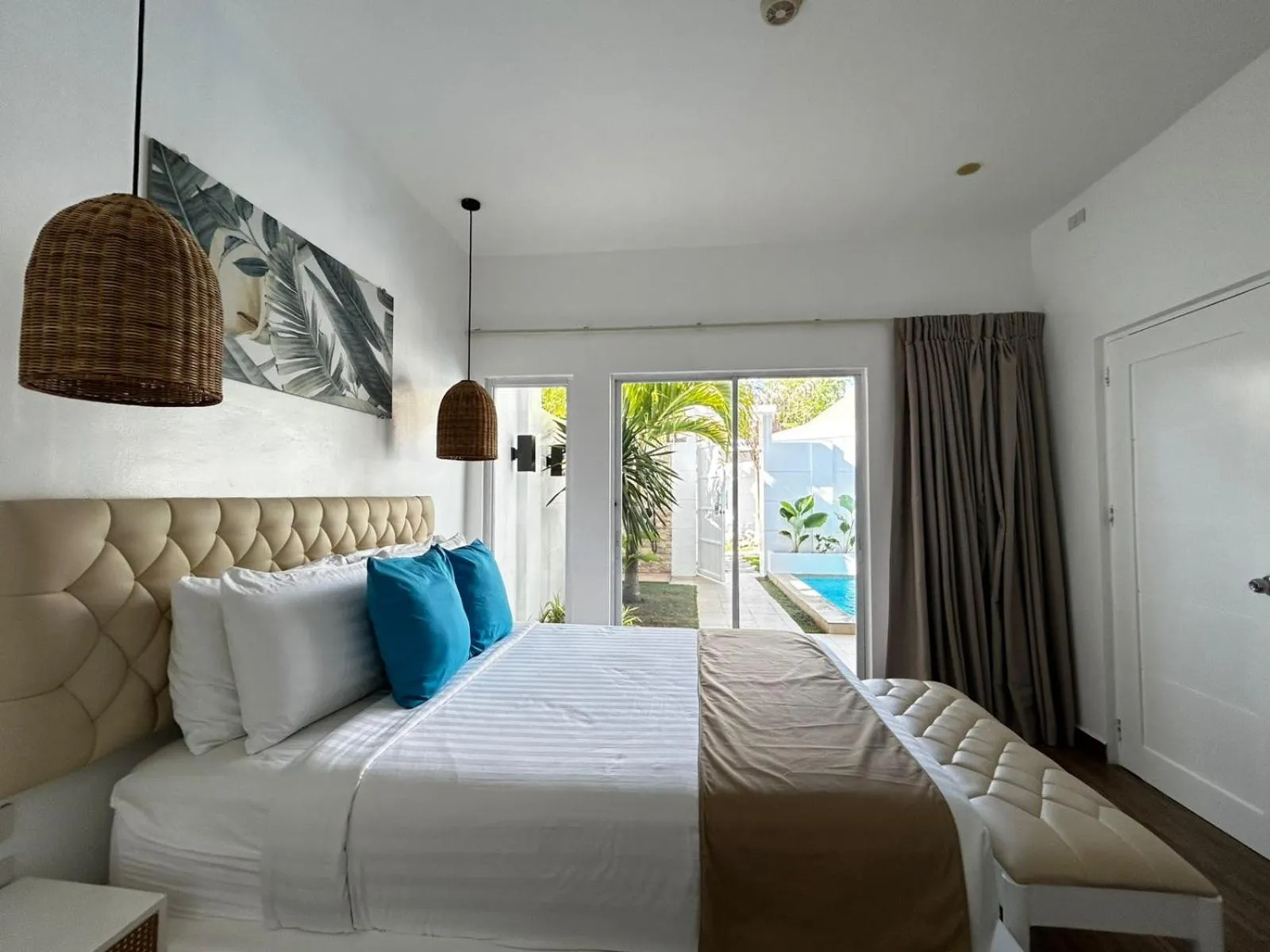 Bed in Pineale Villas, Resort and Spa