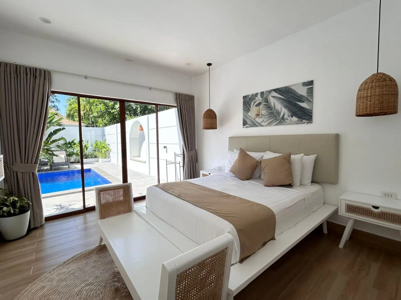 Bed in Pineale Villas, Resort and Spa