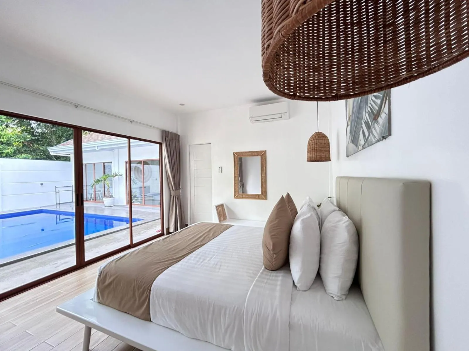 Bed in Pineale Villas, Resort and Spa