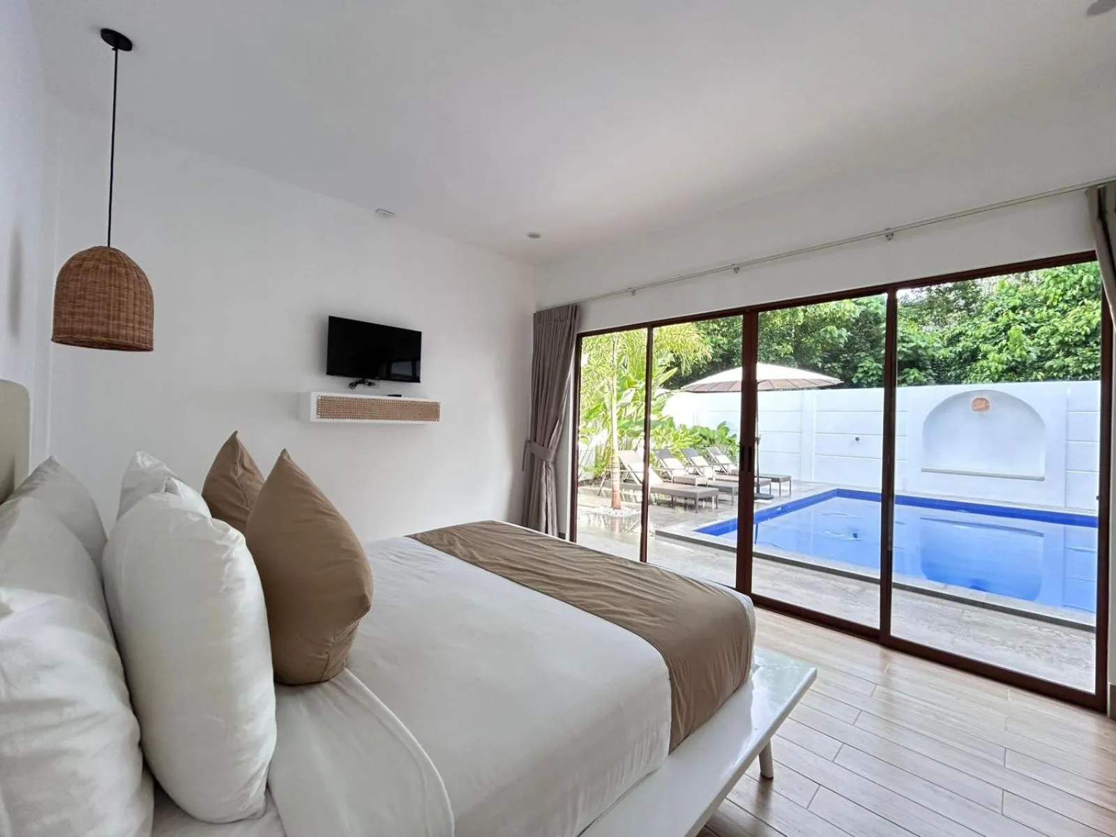 Bed in Pineale Villas, Resort and Spa