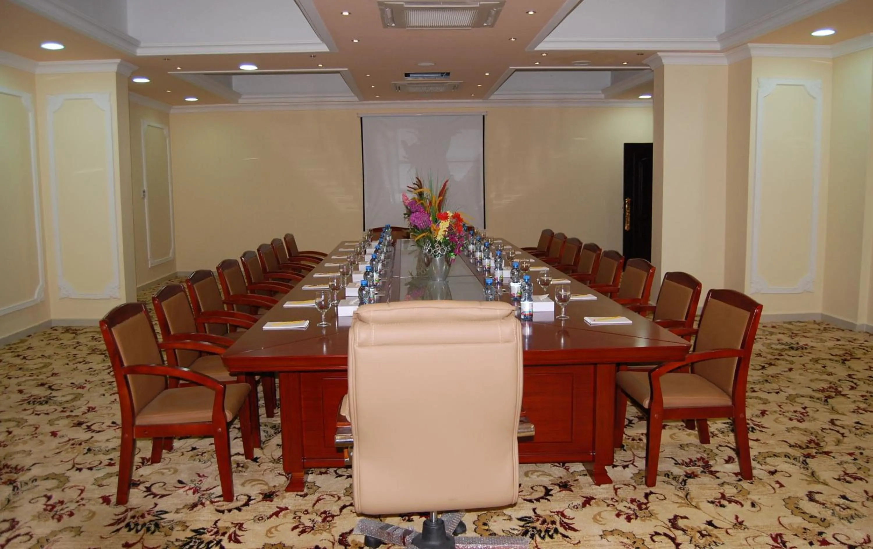 Meeting/conference room in Royal Gardens Hotel