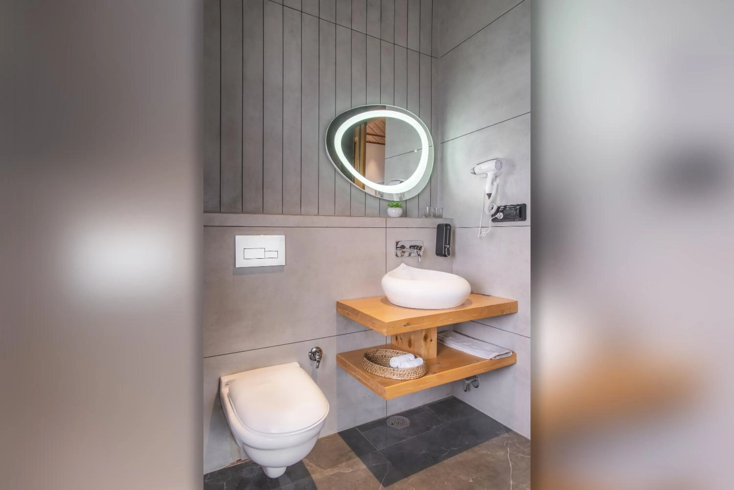 Toilet in Echor Mandara TreeVilla Dharamshala