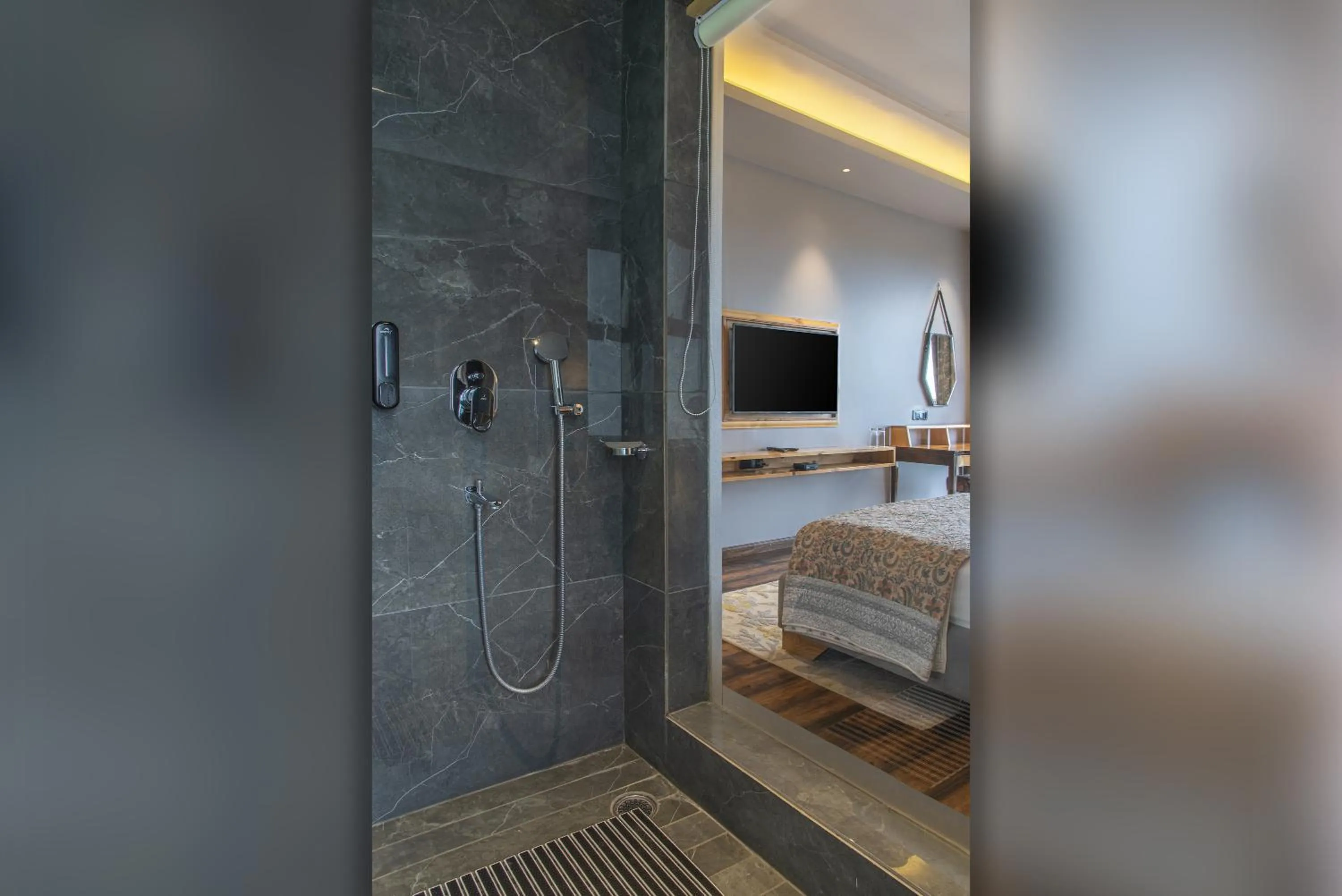 Shower in Echor Mandara TreeVilla Dharamshala