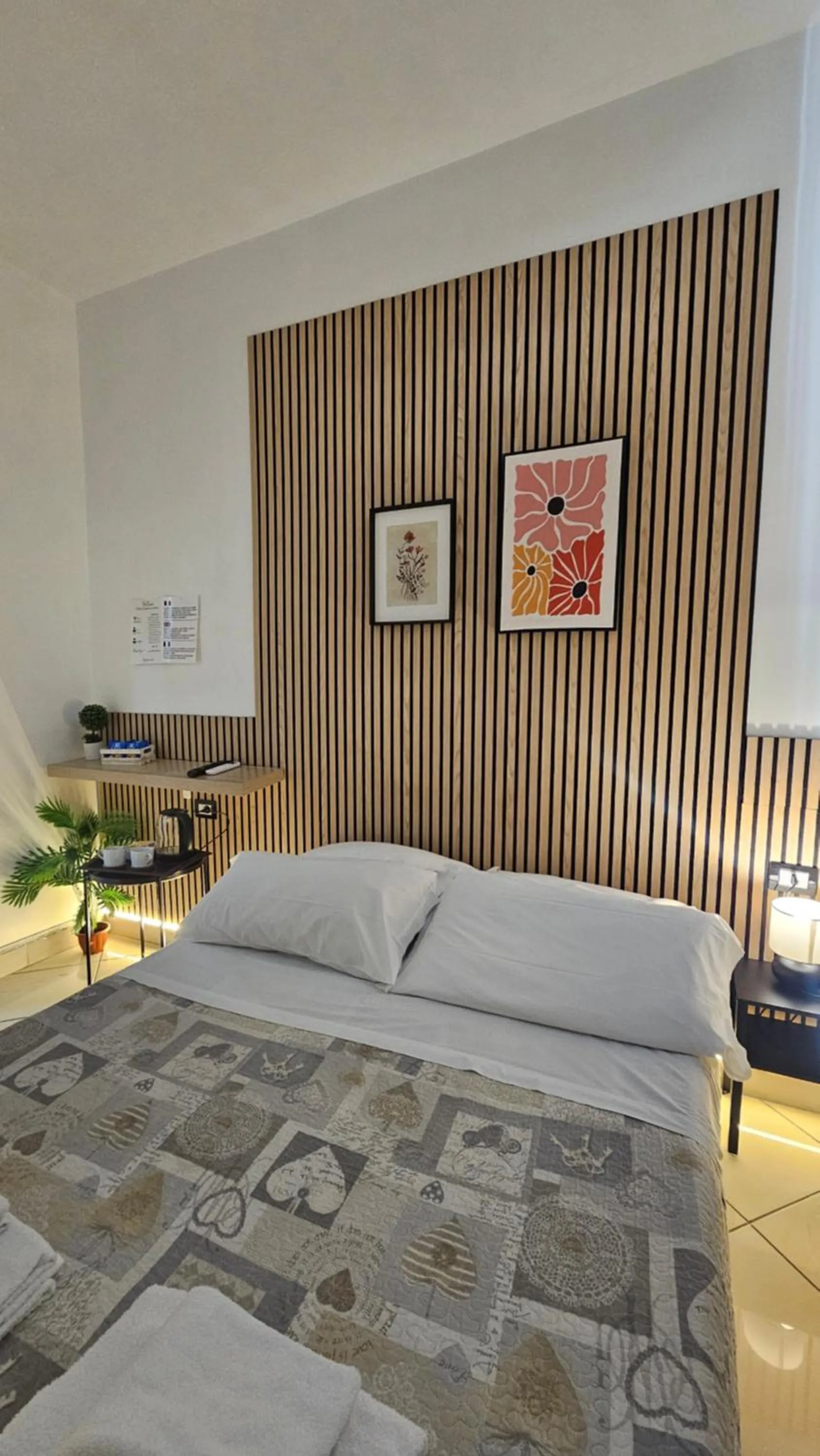 Double Room with Private Bathroom - single occupancy in B&B Napoli Centrale Centro