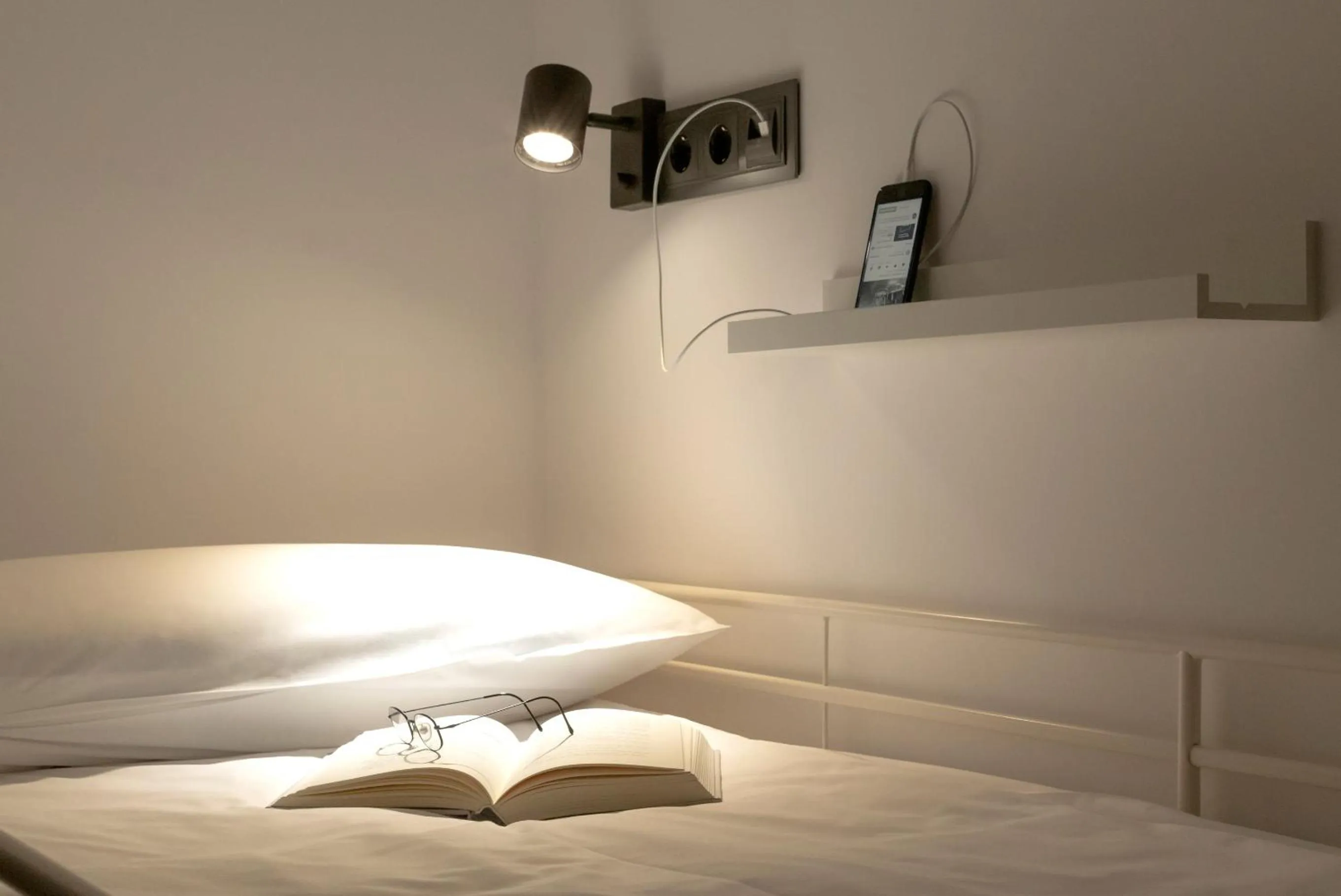 Bedroom, Bed in Woohoo Rooms Boutique Sol