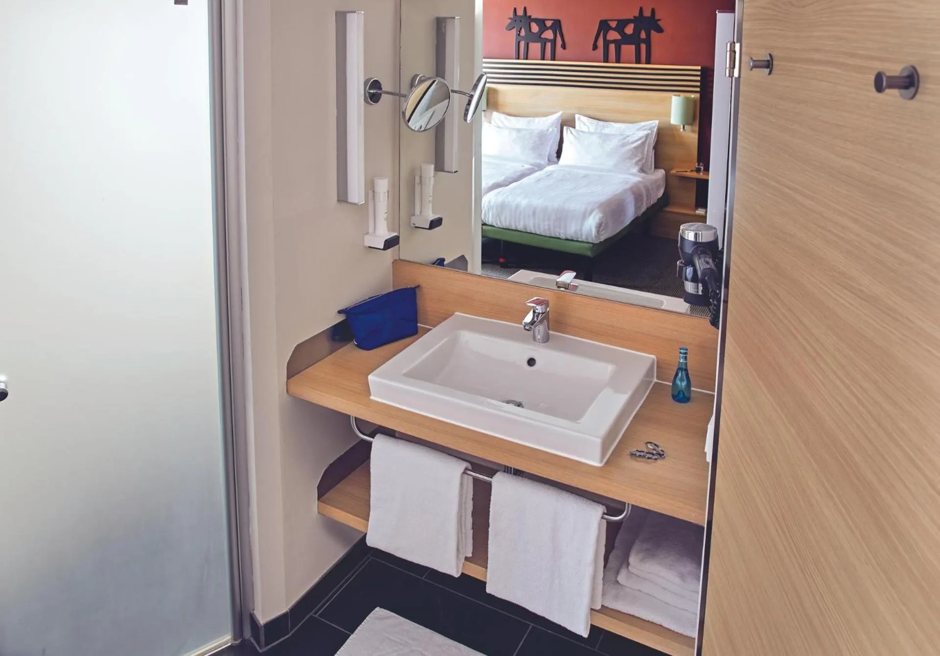 Bathroom, Bed in TUI BLUE Schladming