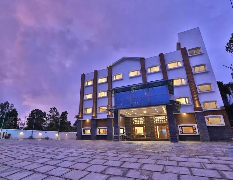 Property Building in Lemon Grass Inn