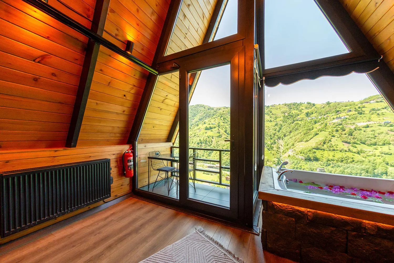 Day in Pavri suit bungalov