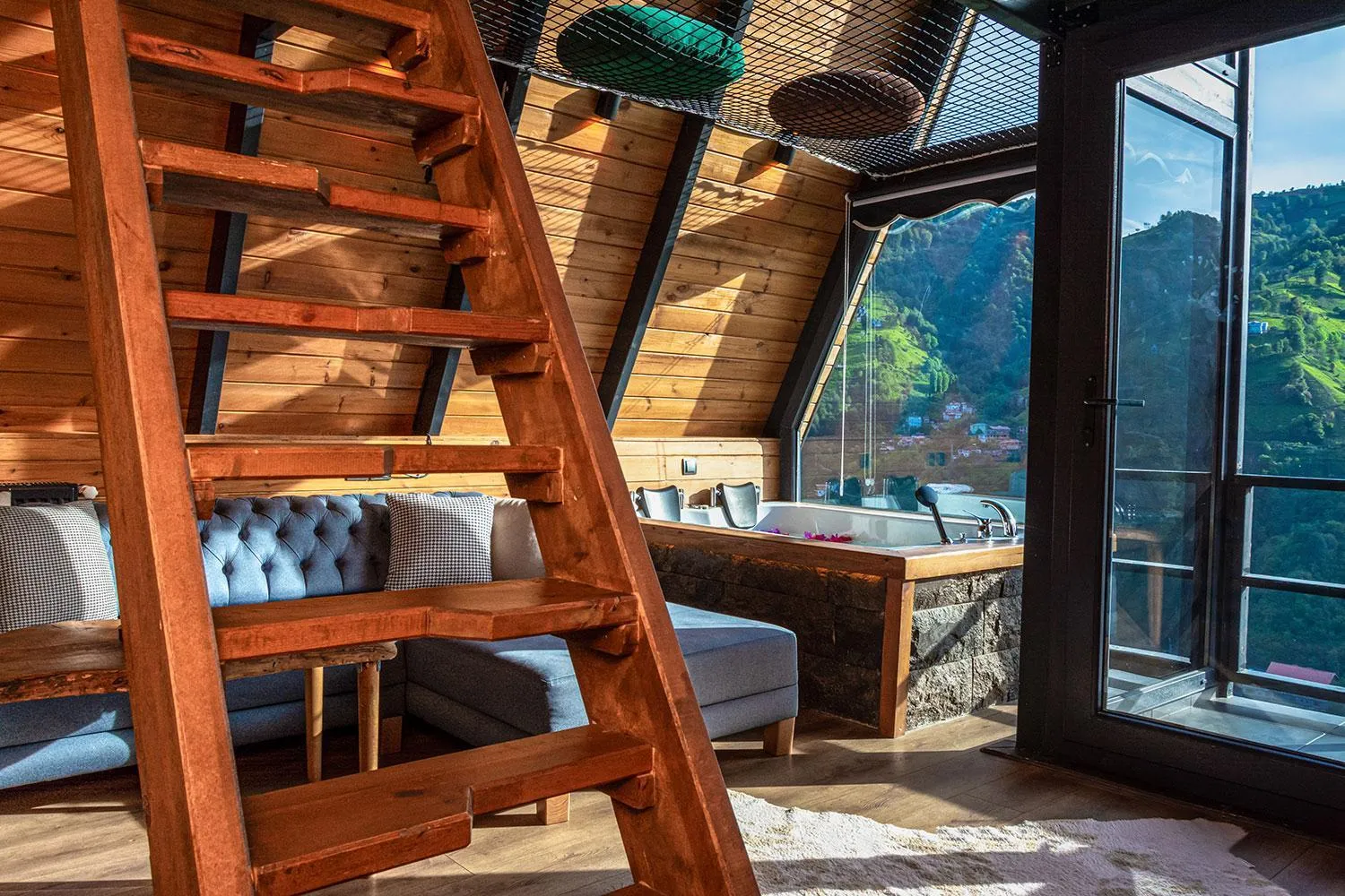 Photo of the whole room in Pavri suit bungalov